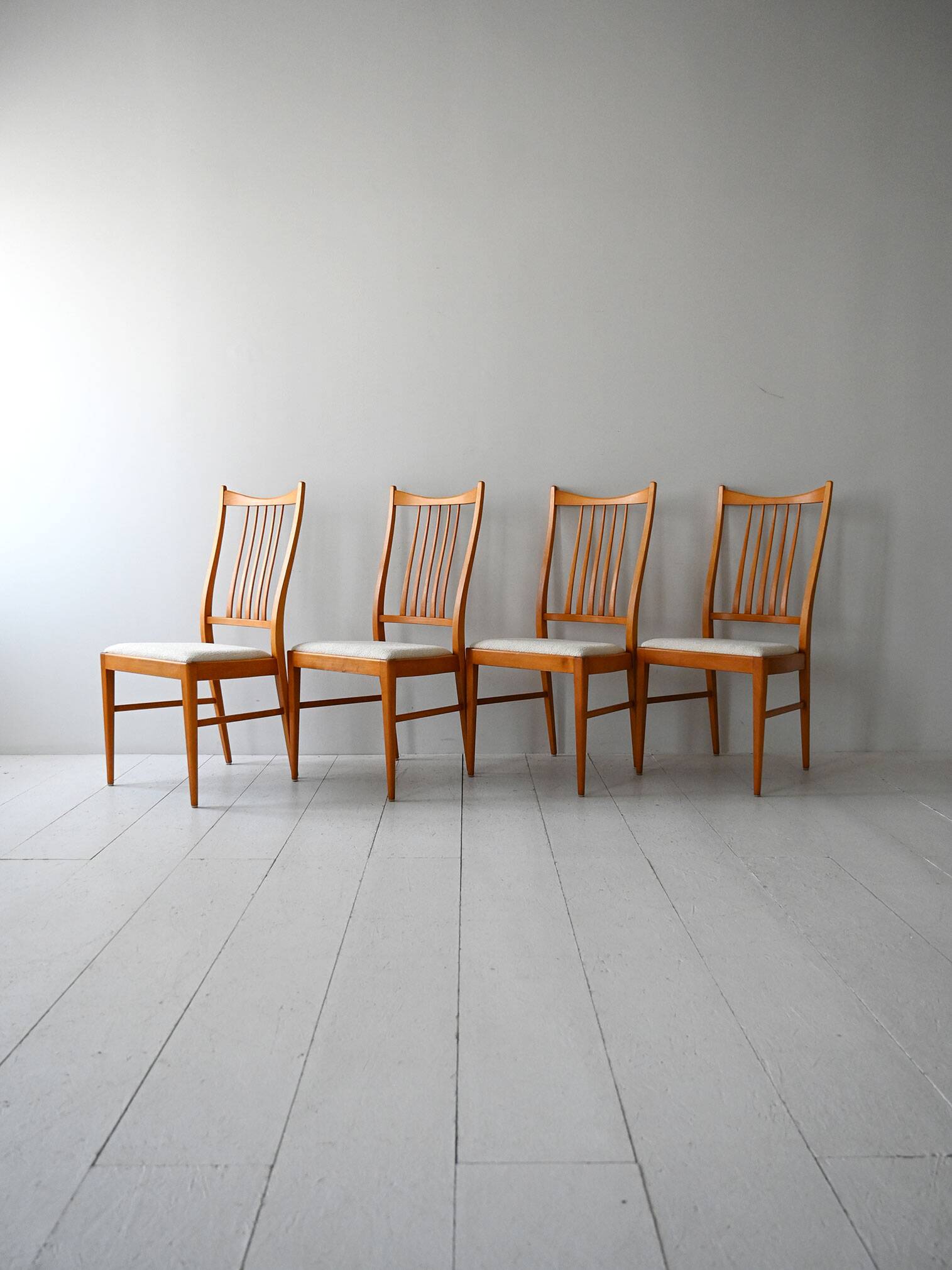 Lot de 4 chaises scandinaves vintage en hêtre des années 1950