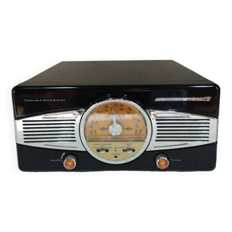 Vinyl record player with fm radio and built-in speakers - retro 50s style
