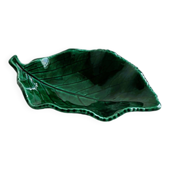 Cup, empty green leaf pocket in glazed ceramic.