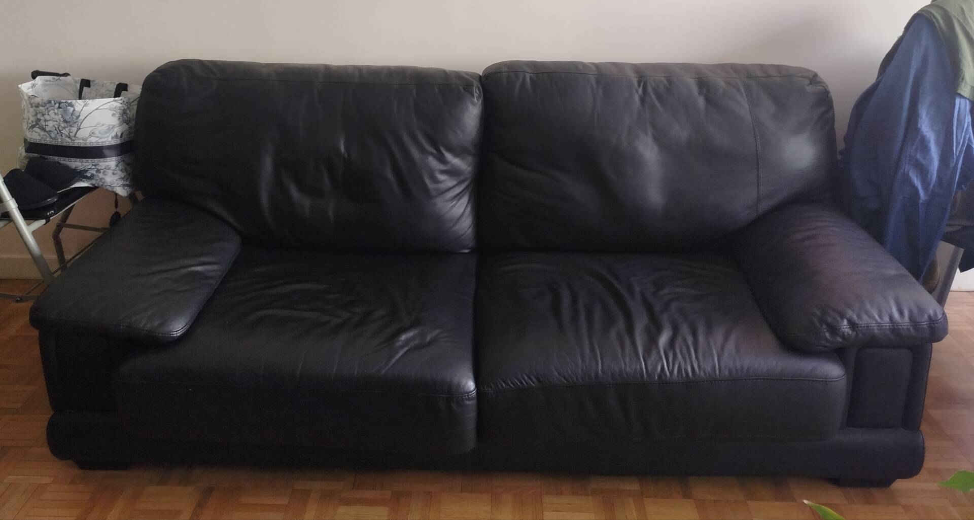 3-seater leather sofa and its armchair
