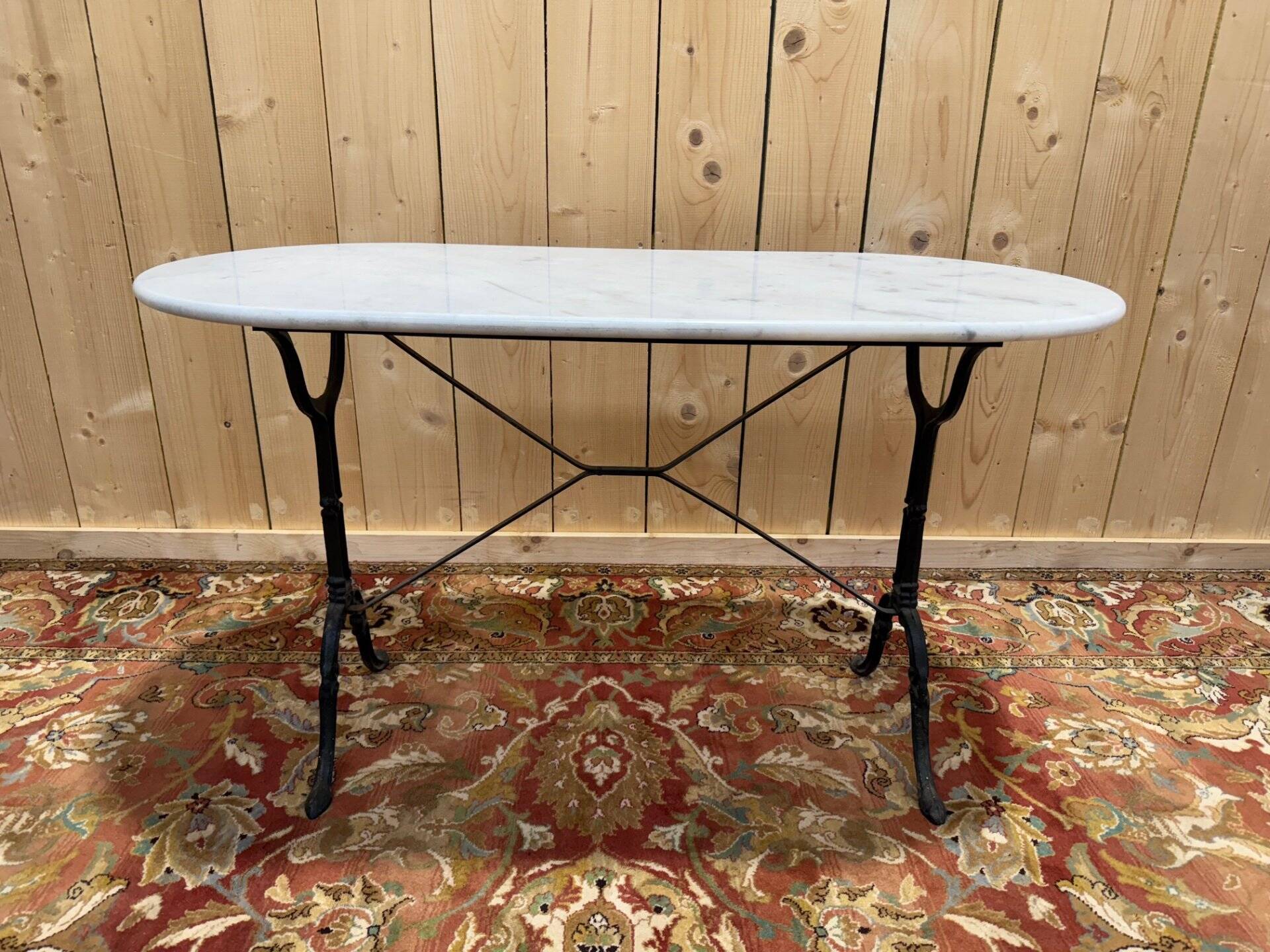 Table de bistrot en marbre oval et fonte