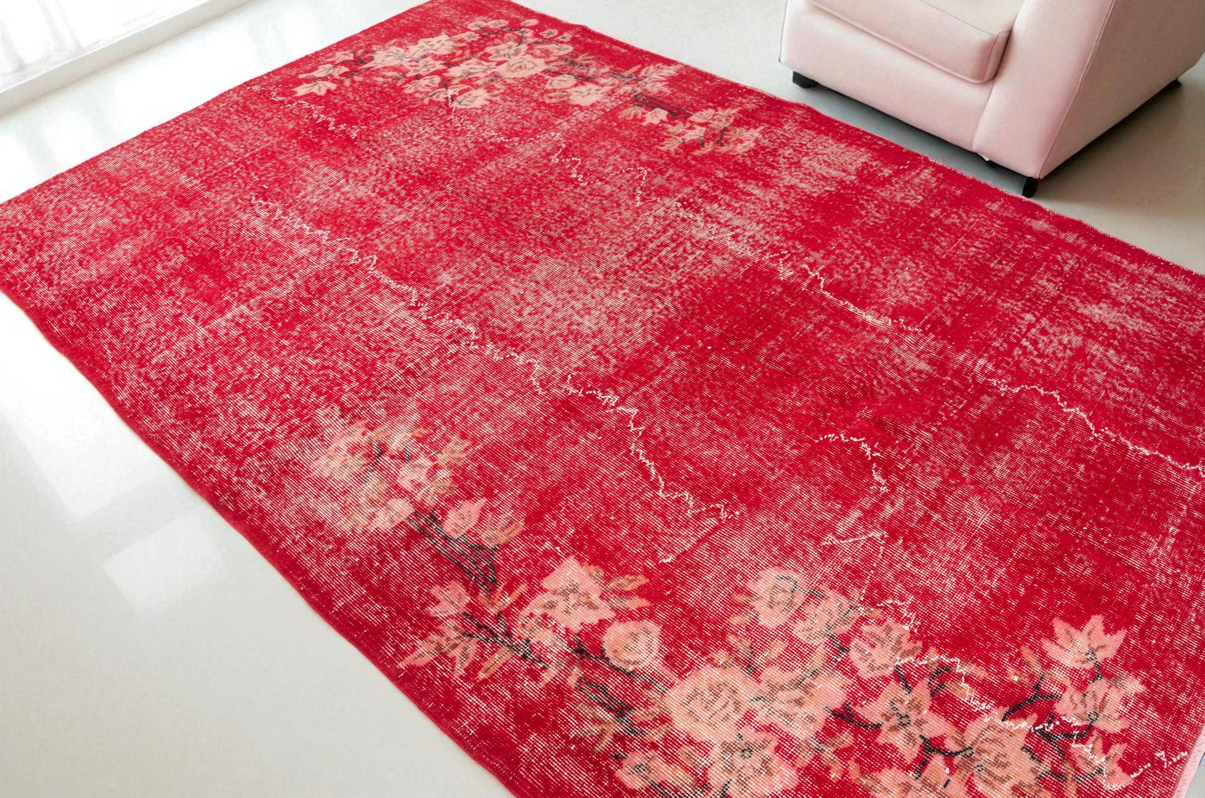 Tapis rouge turc vintage à motif floral