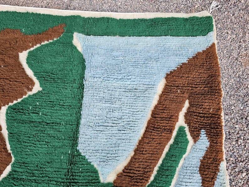 Medium wool rug size 100 x 200 cm