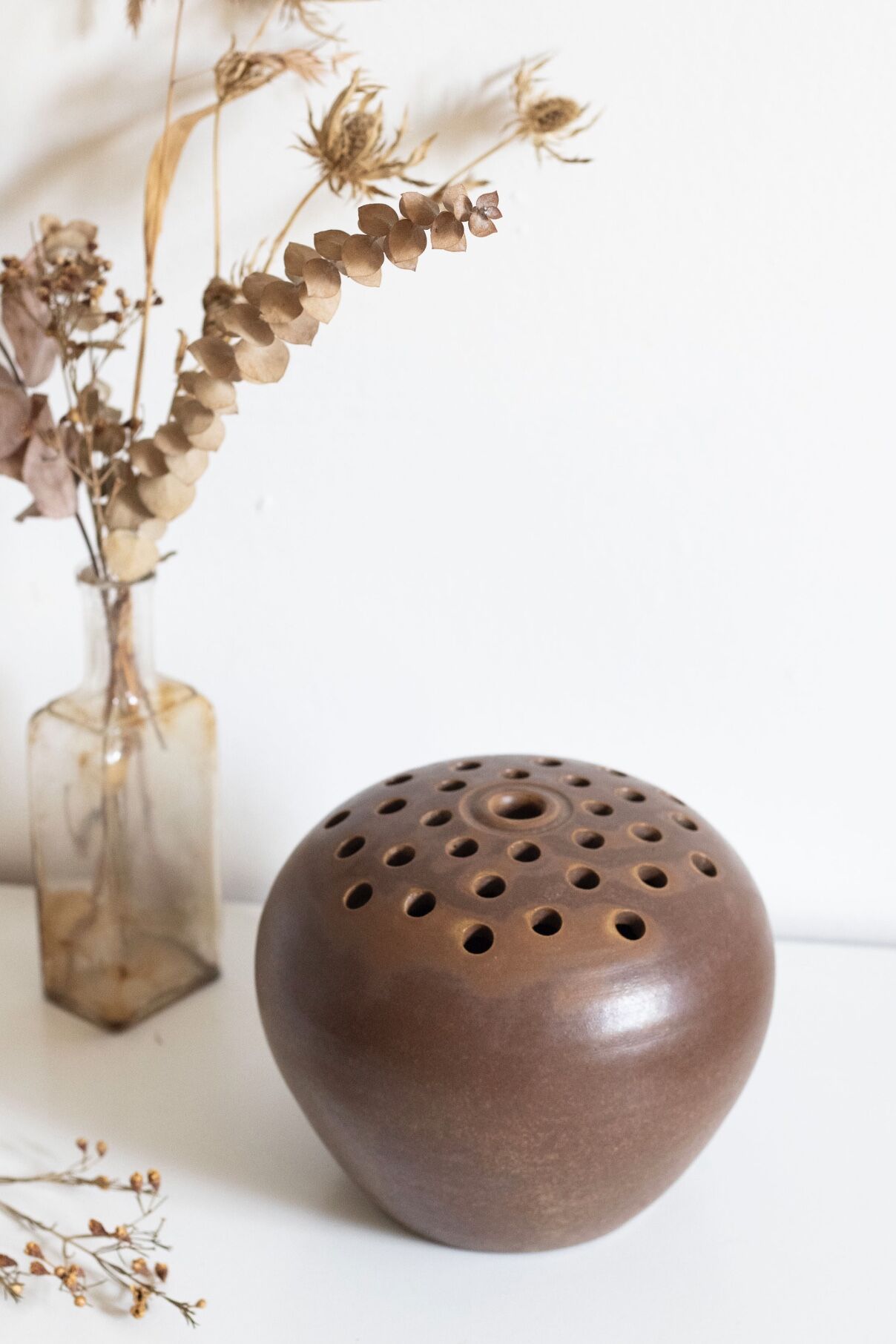 Large sandstone flower spike signed Philippe Aubert