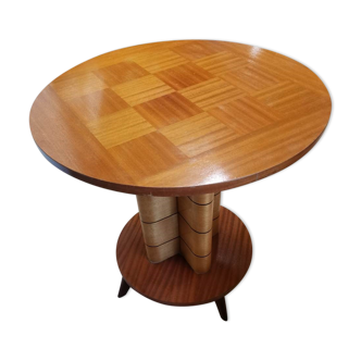 Healing in oak veneer 70 years