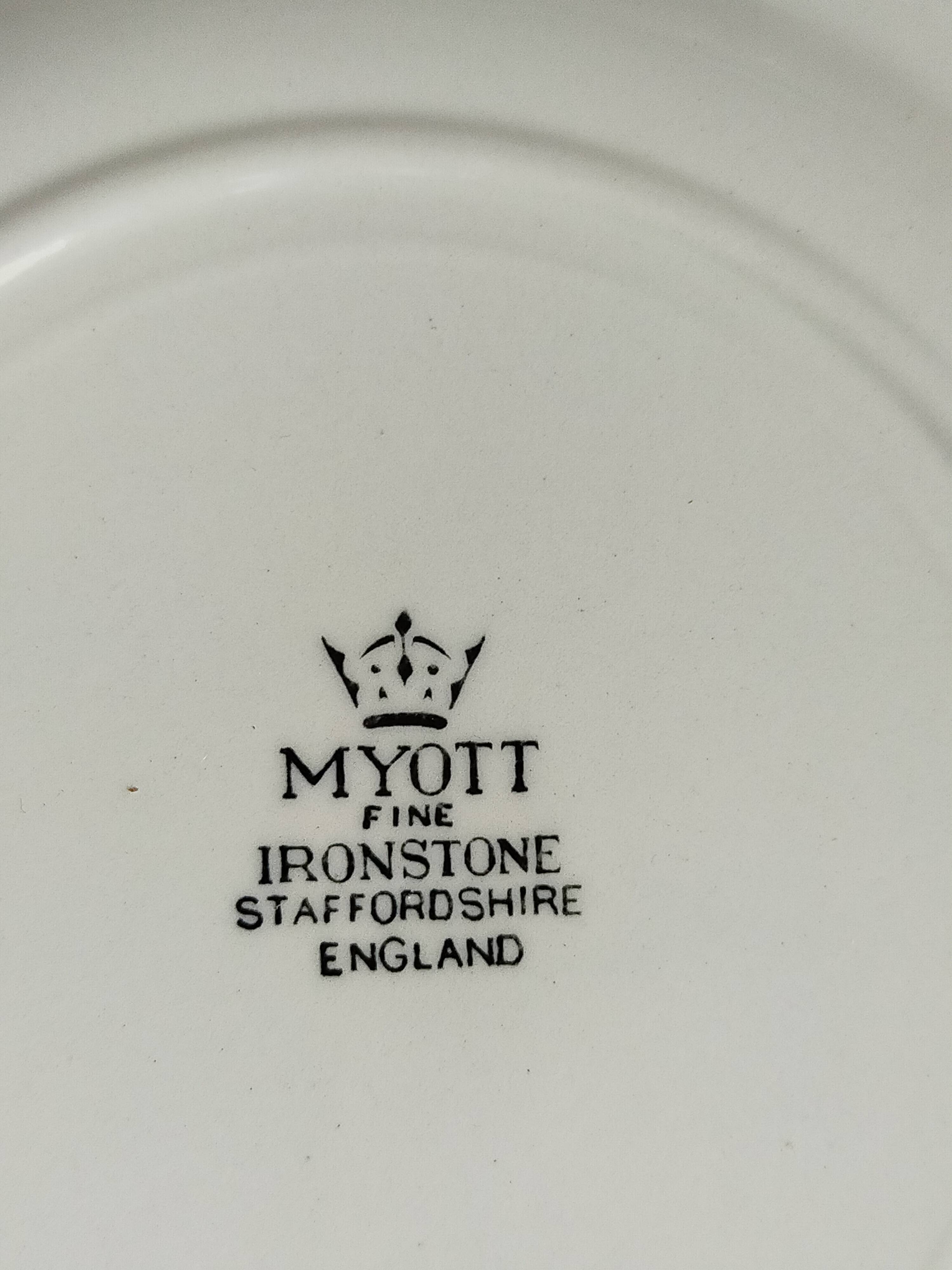 Nine fine English porcelain sweet plates