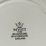 Neuf assiettes à mignardises en porcelaine fine Anglaises