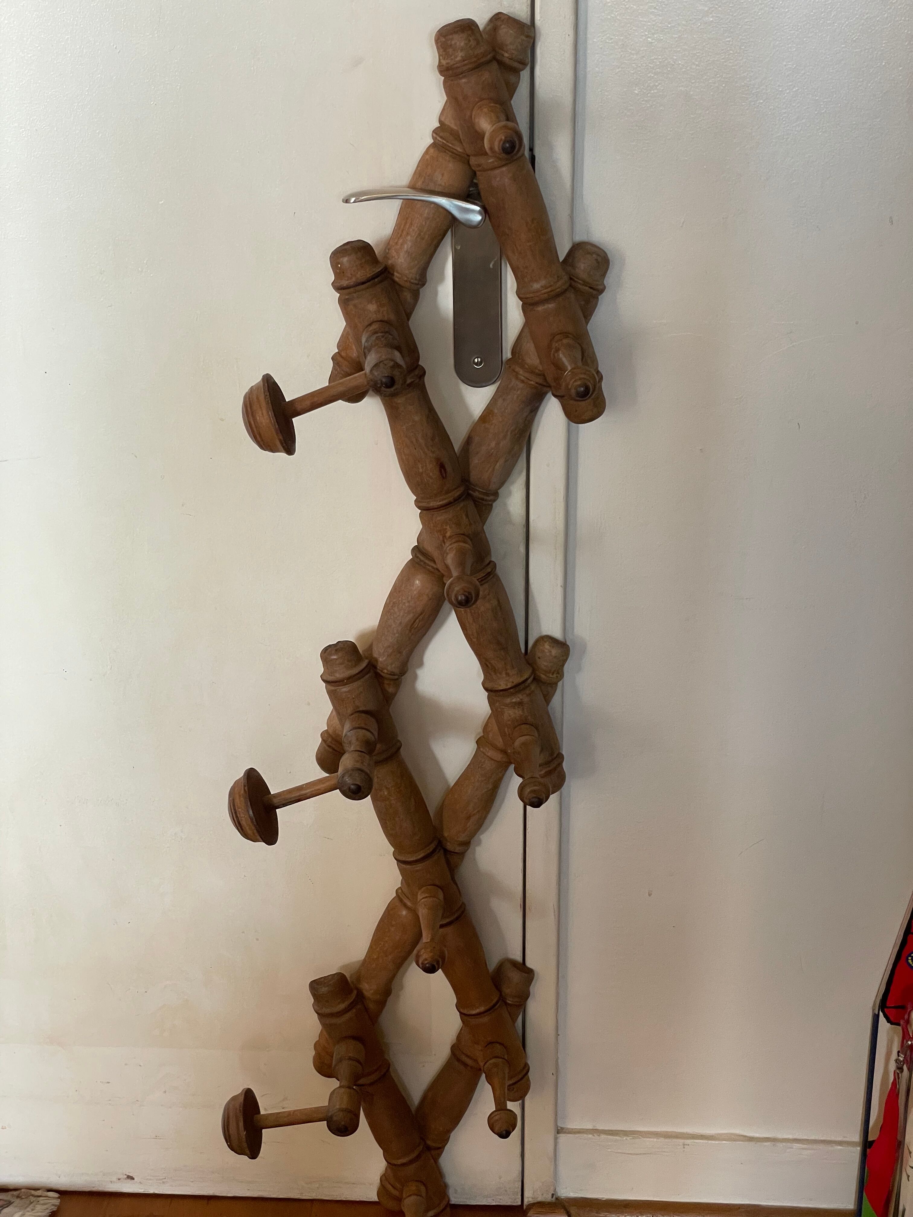 Wooden accordion coat rack