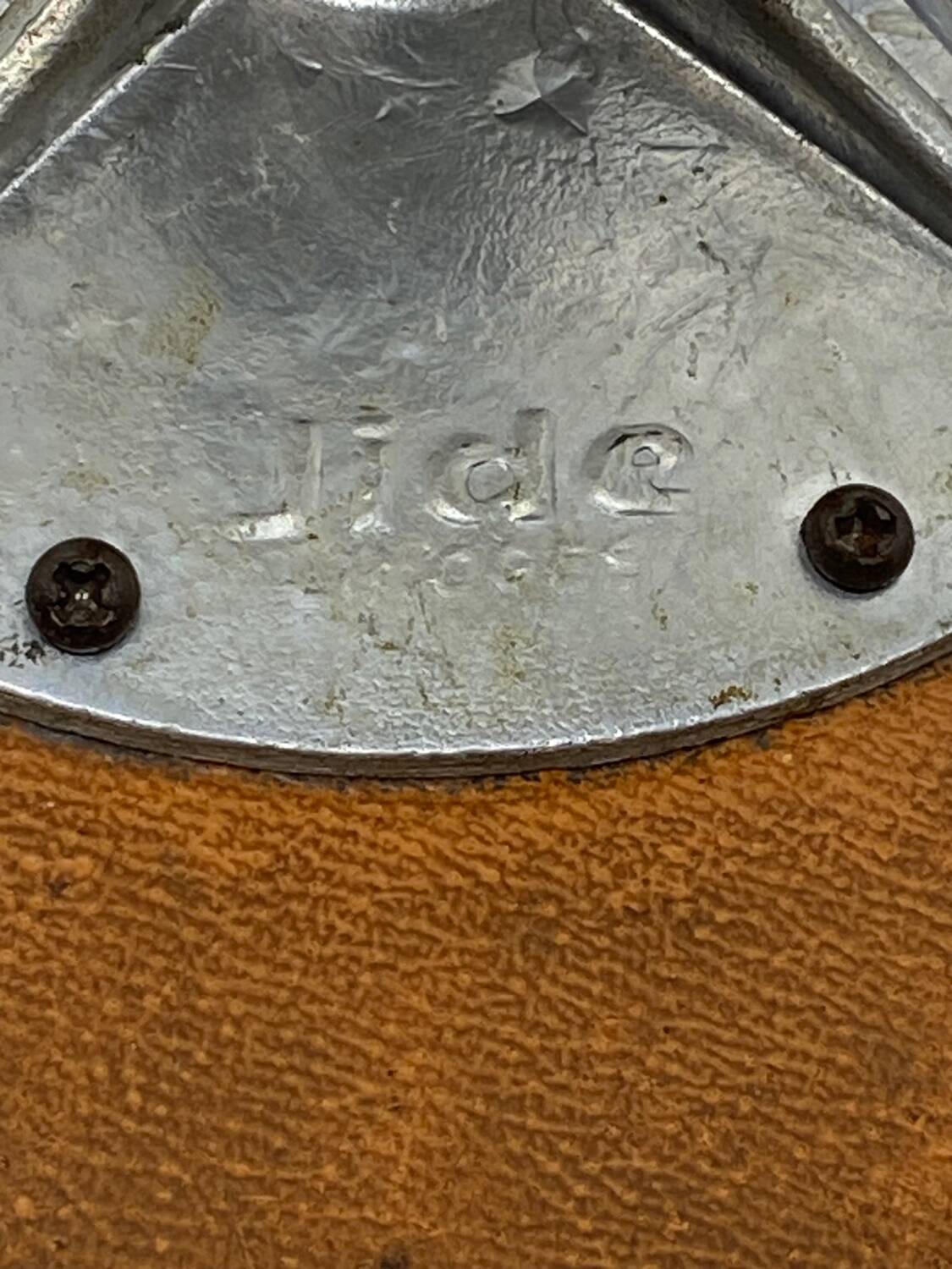 JIDE Limoges workshop / industrial stool leather / chrome metal