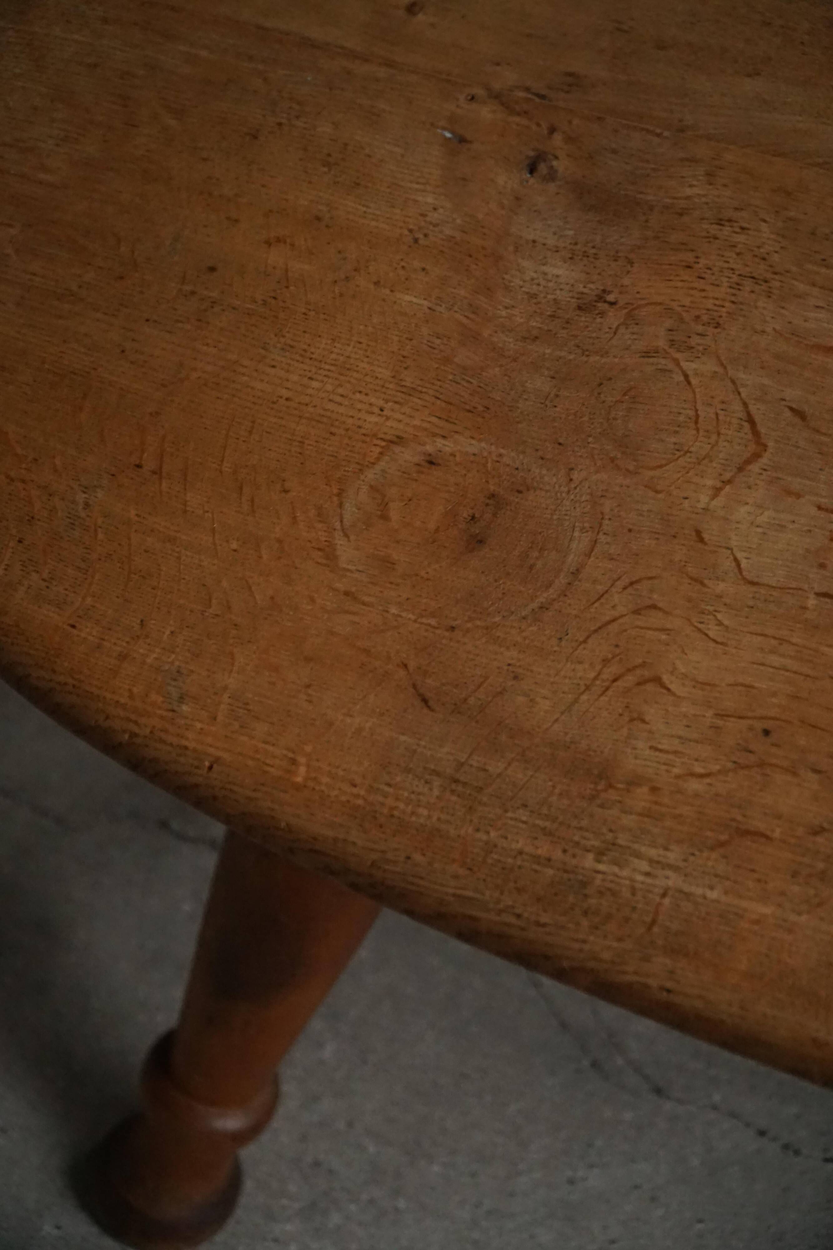 Mid-20th century Danish coffee table / side table in oak, Otto Færge, 1940s.