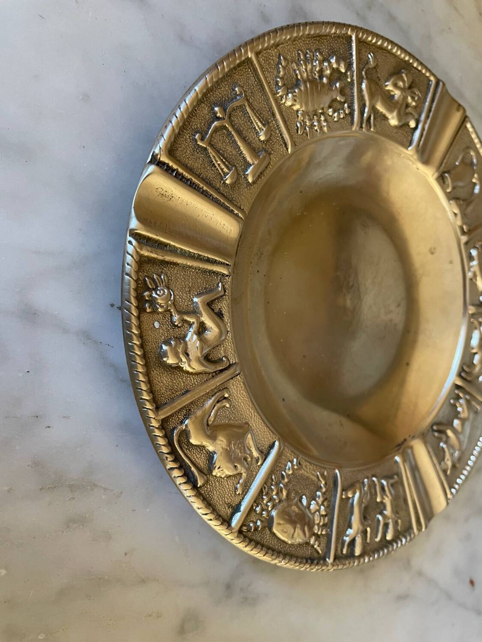 Cendrier horoscope en bronze doré vintage