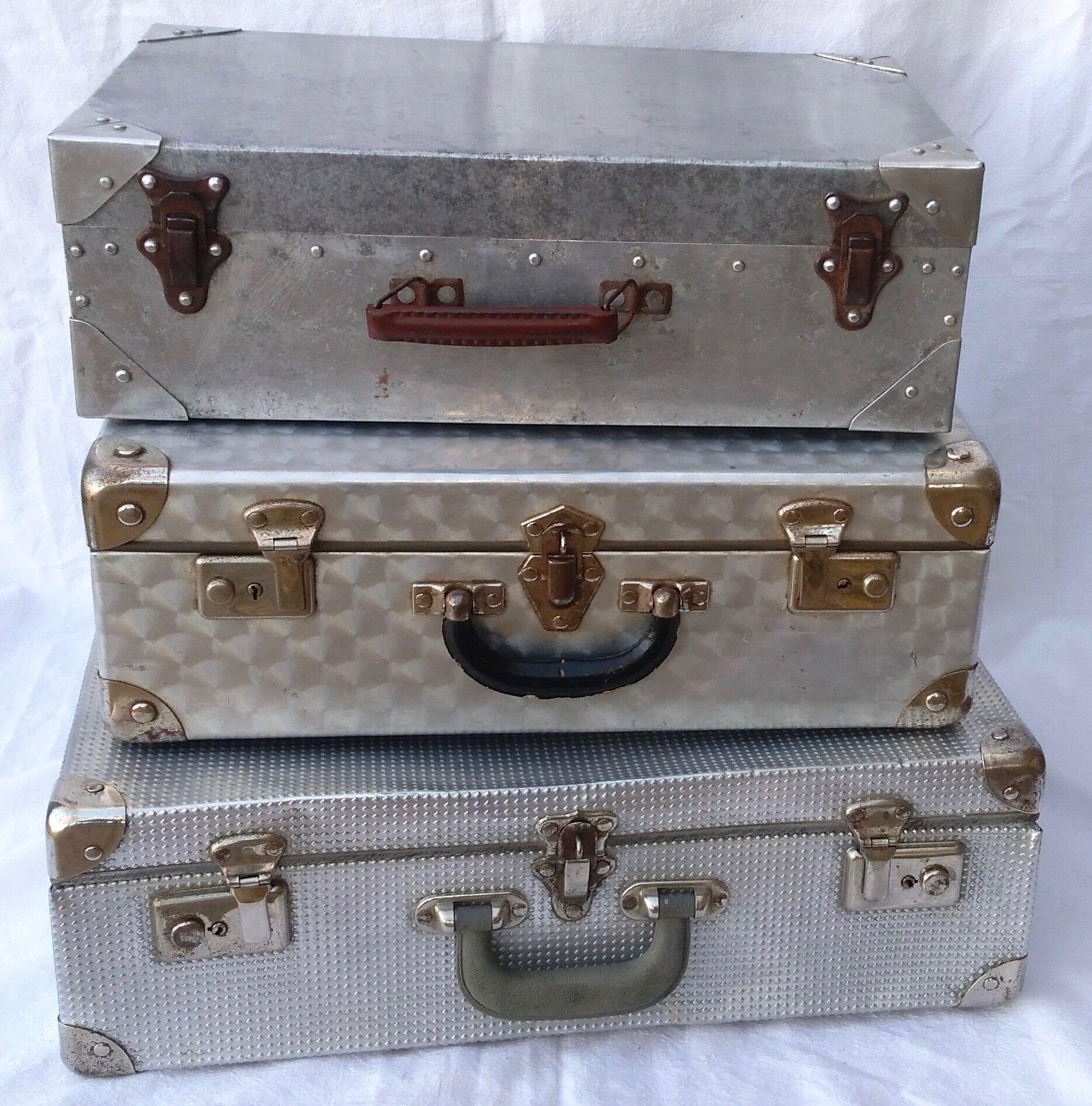 Corked aluminum suitcase