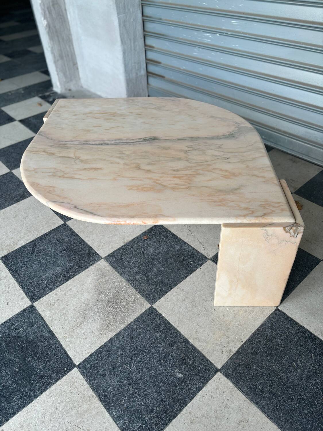 Table basse vintage en marbre rose