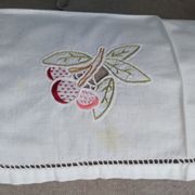Embroidered tablecloth and open fruit decoration - 12 assorted towels