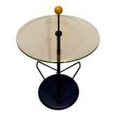 Table d'appoint pour magazines en acier tubulaire laqué bleu et verre avec poignée en boule en bois.
