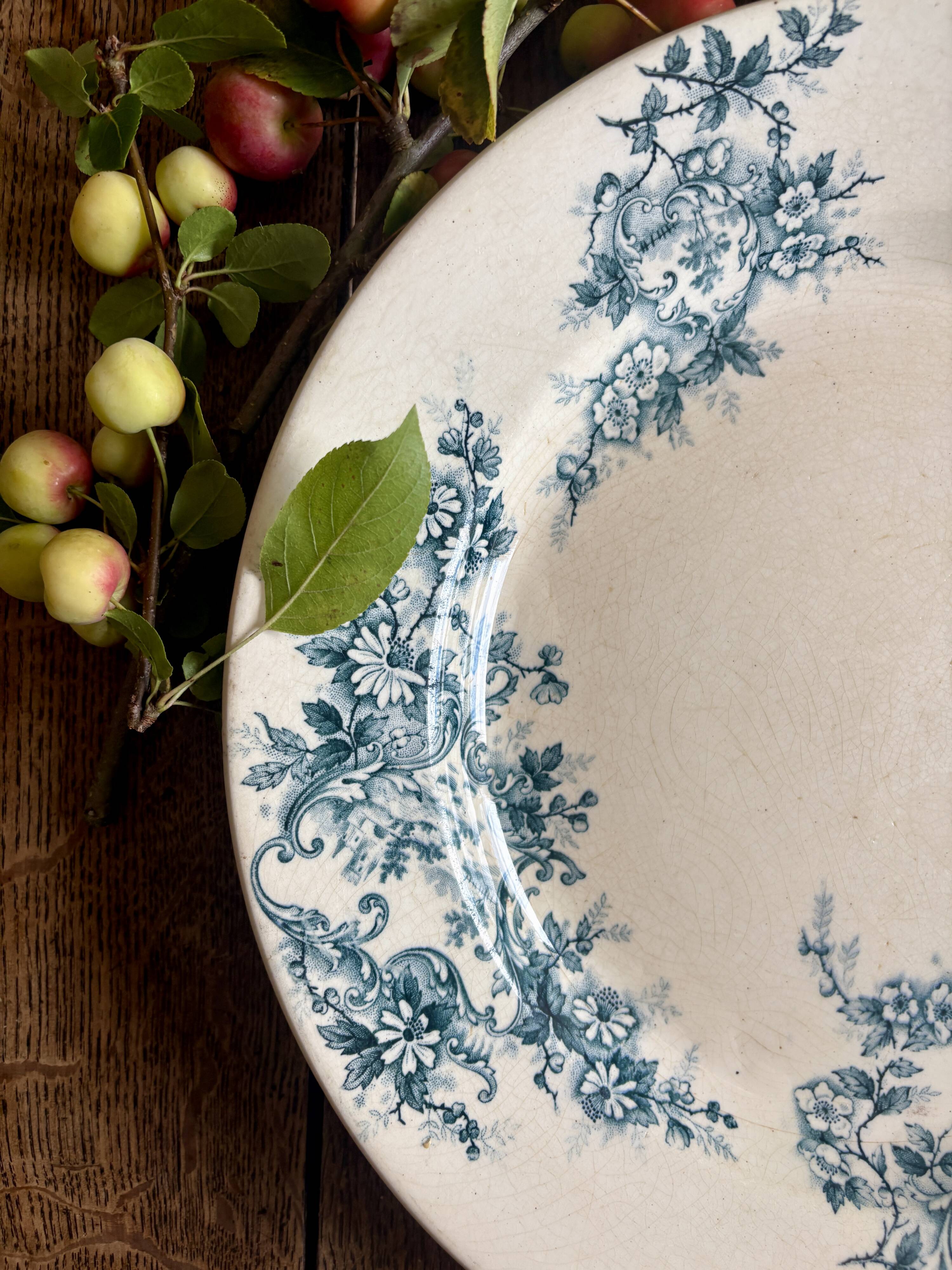 Antique round ironstone dish - Pompadour de Choisy le roi