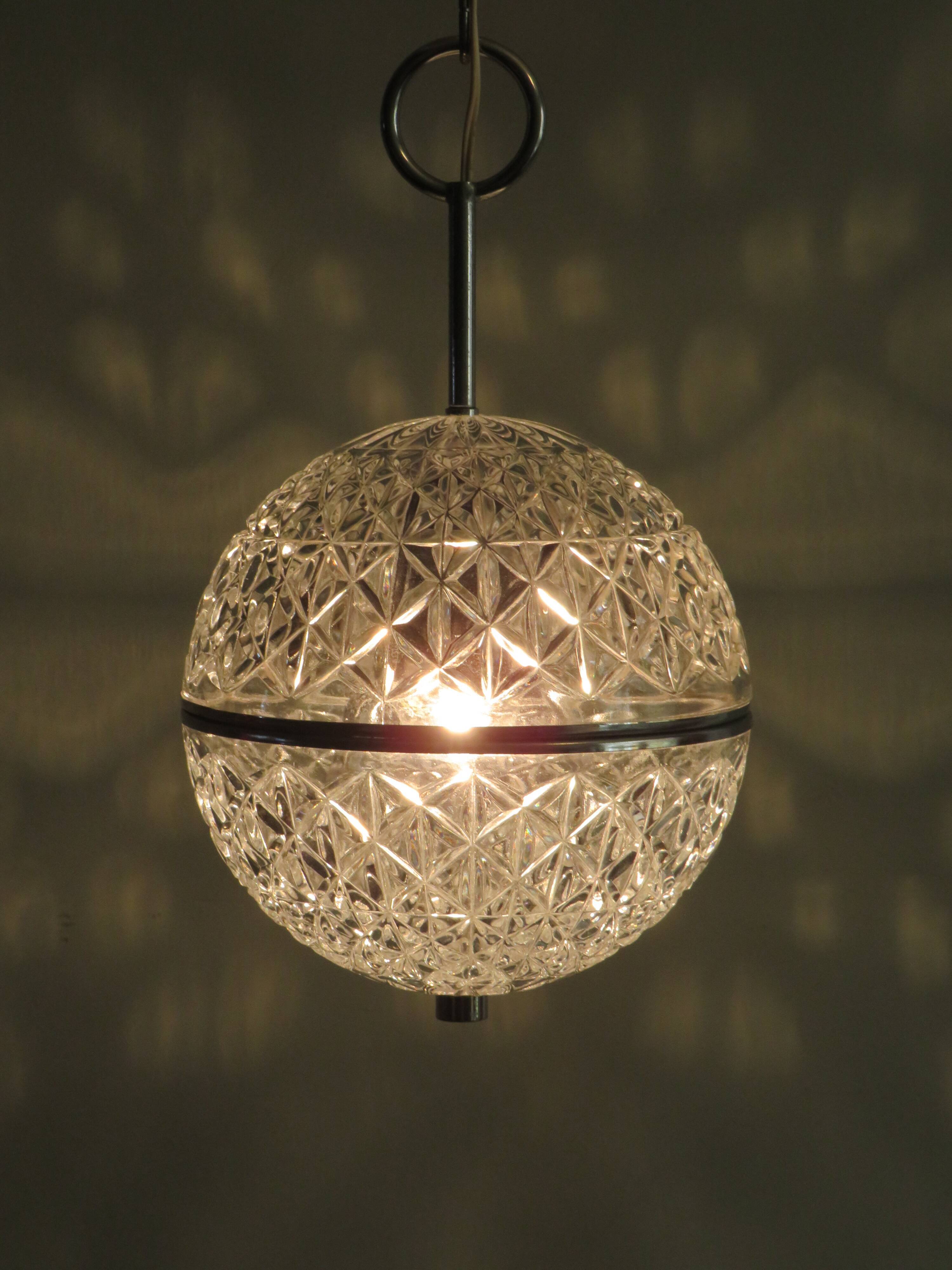 Spherical suspension in cut glass, Belgium 1960-1970