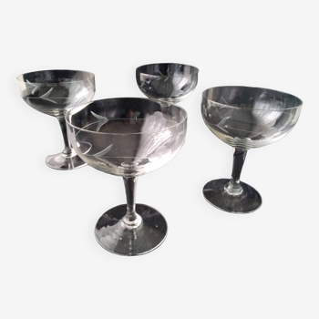 4 Coupes à champagne vintage en verre meulé