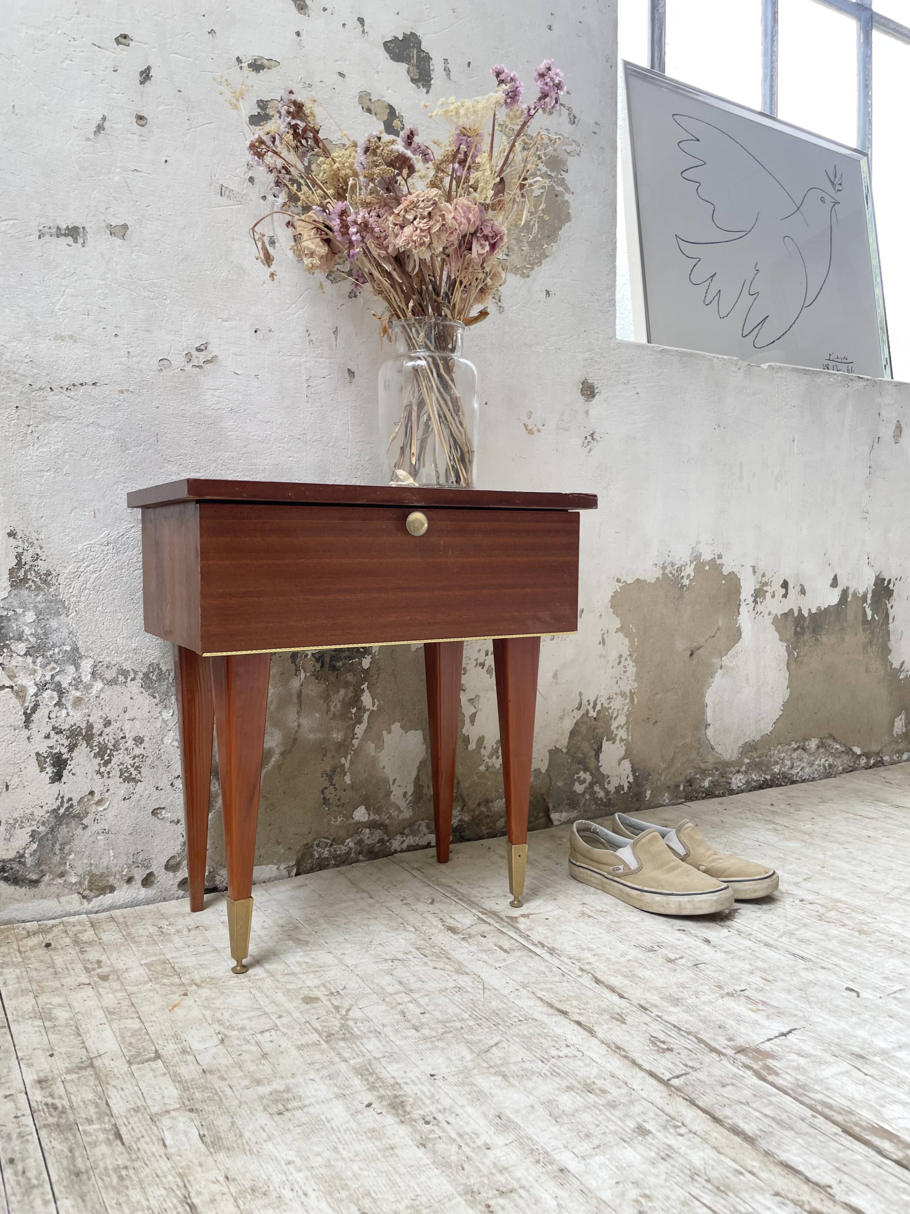 Vintage mahogany veneer bedside table