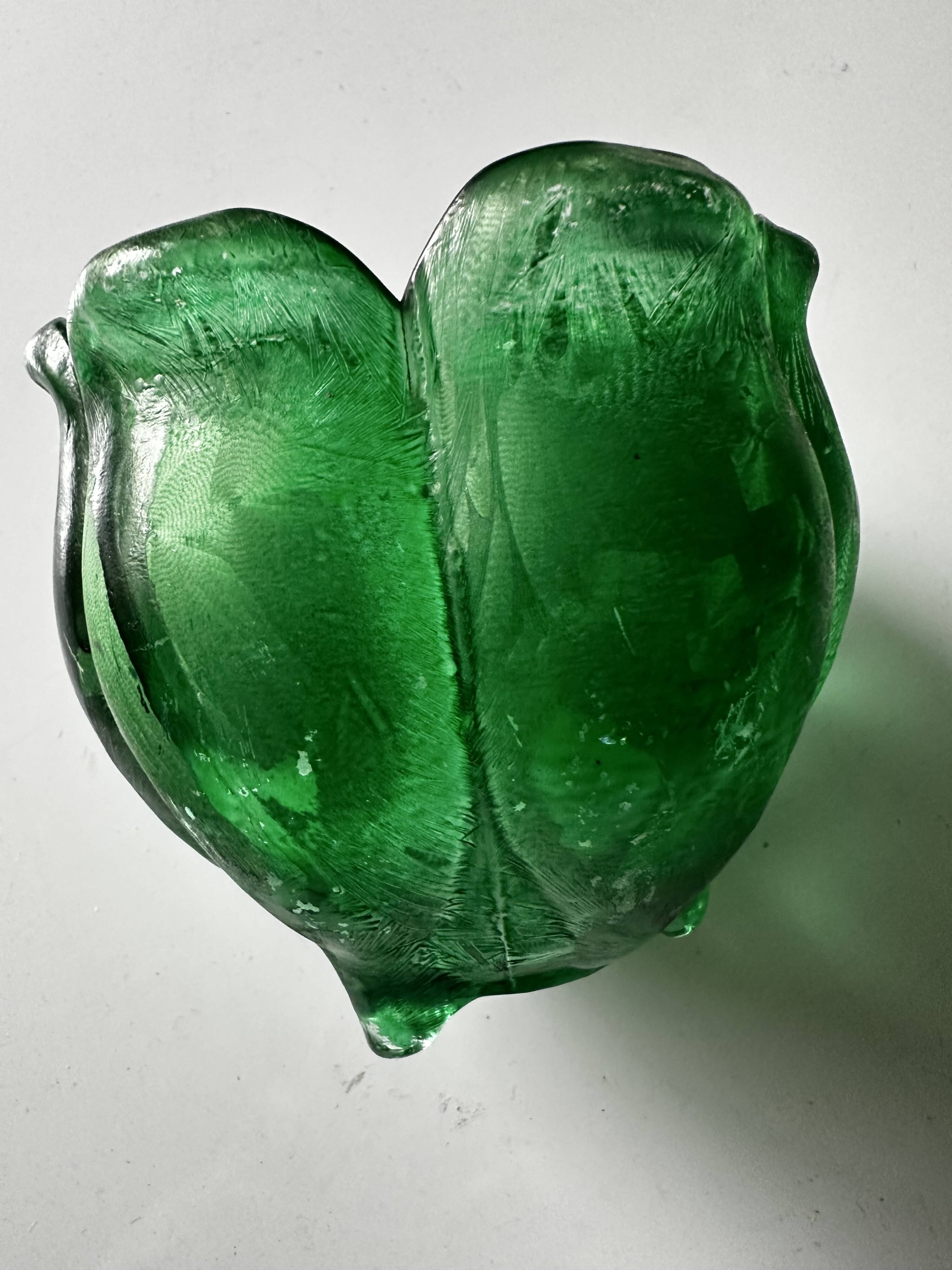 Green glass paste emptying cup from the Art Deco period