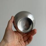 6 shiny metal cups with pearl rim