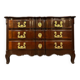 Commode Arbalète époque Louis XV en noyer circa 1750