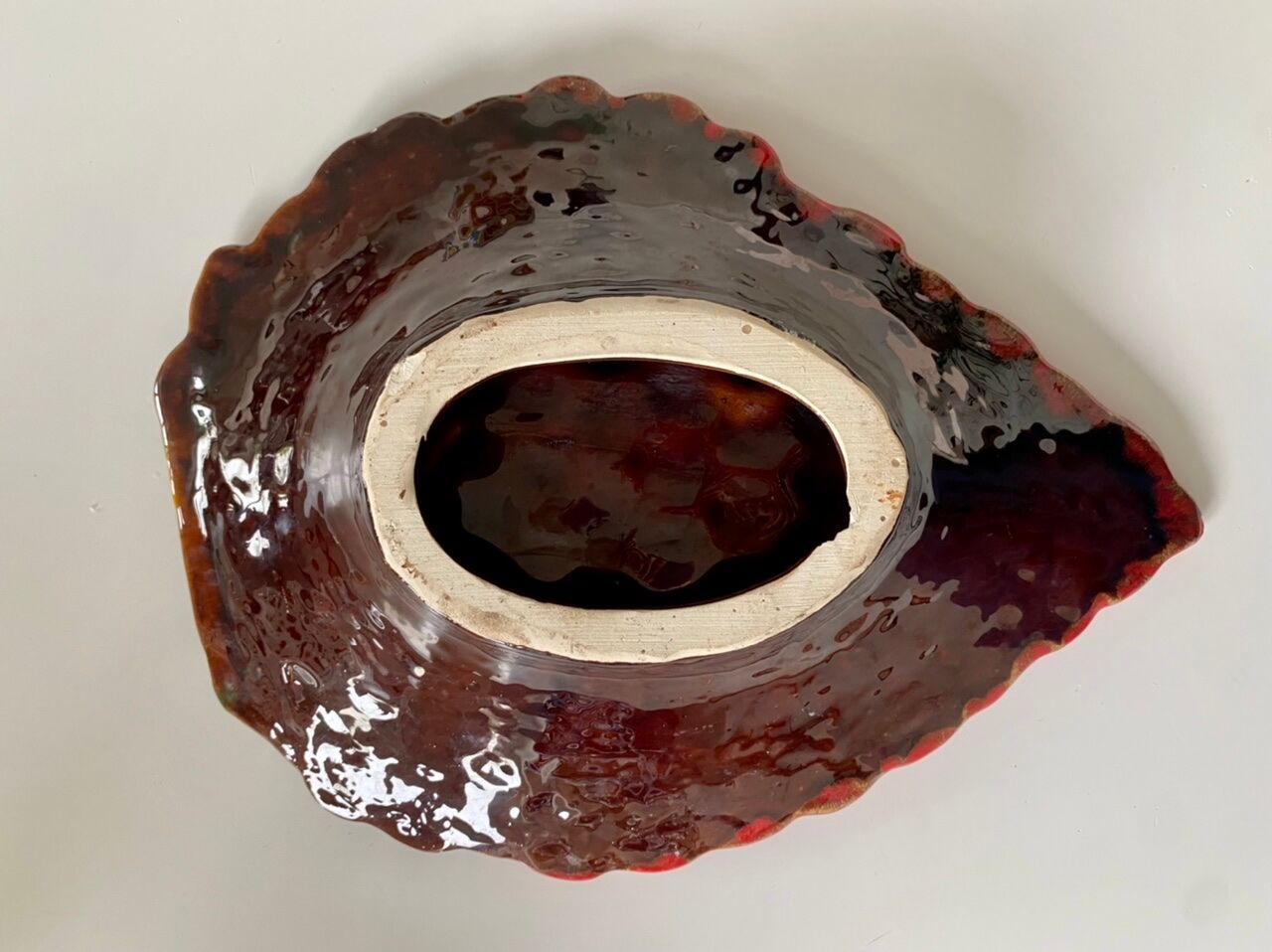 Slurry dish in the shape of a bunch of grapes