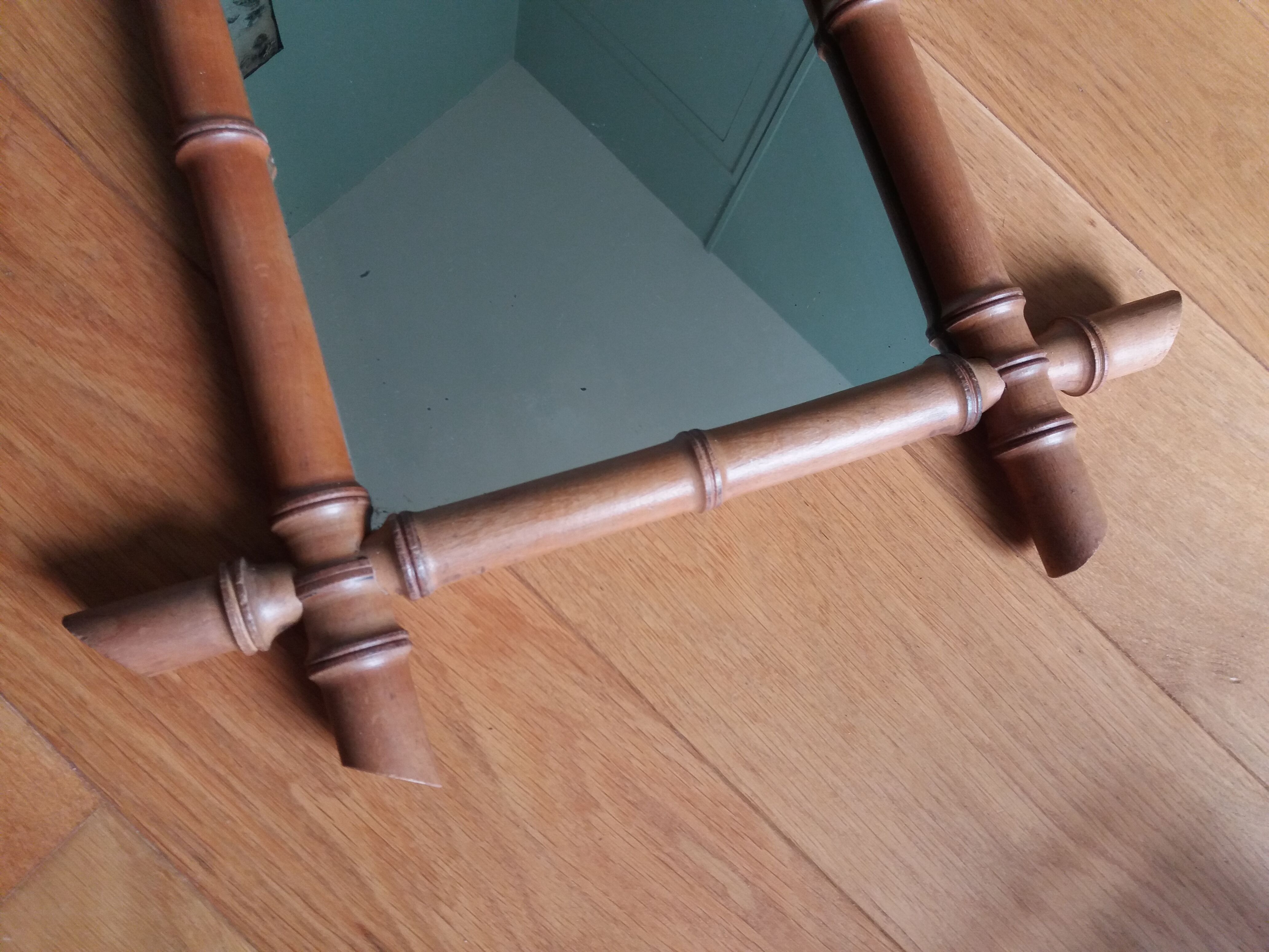 Bamboo mirror 47x41 cm