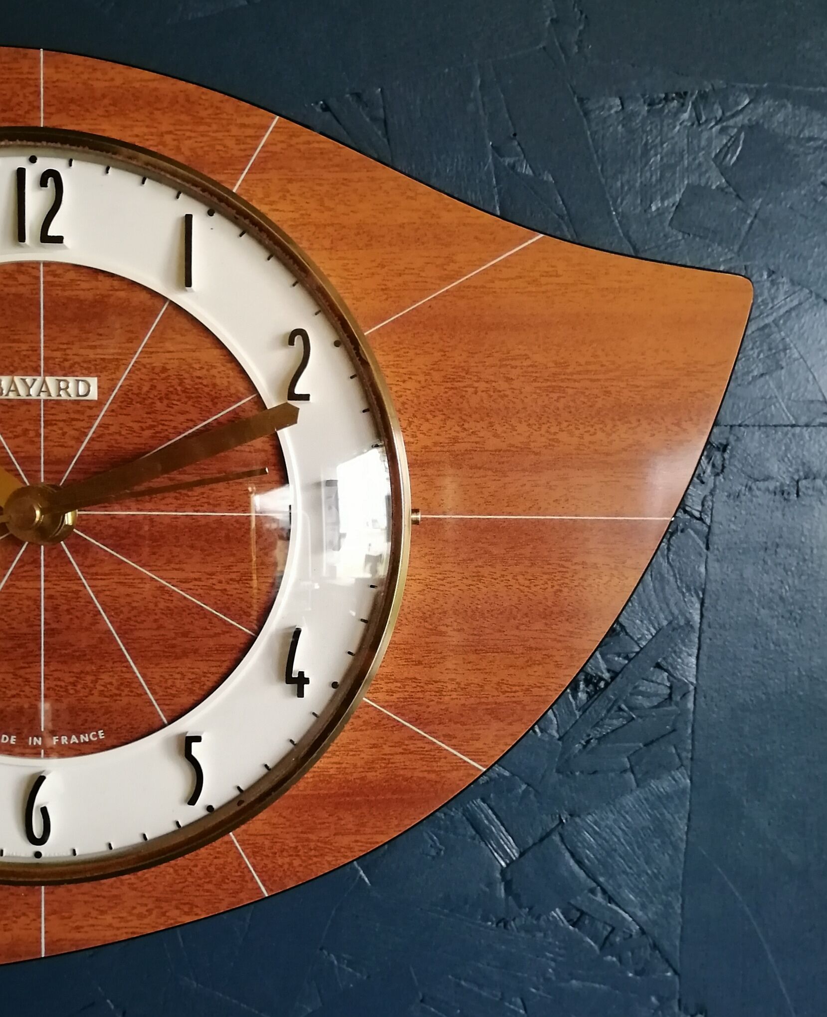 Formica vintage asymmetrical silent wall clock "bayard mahogany"