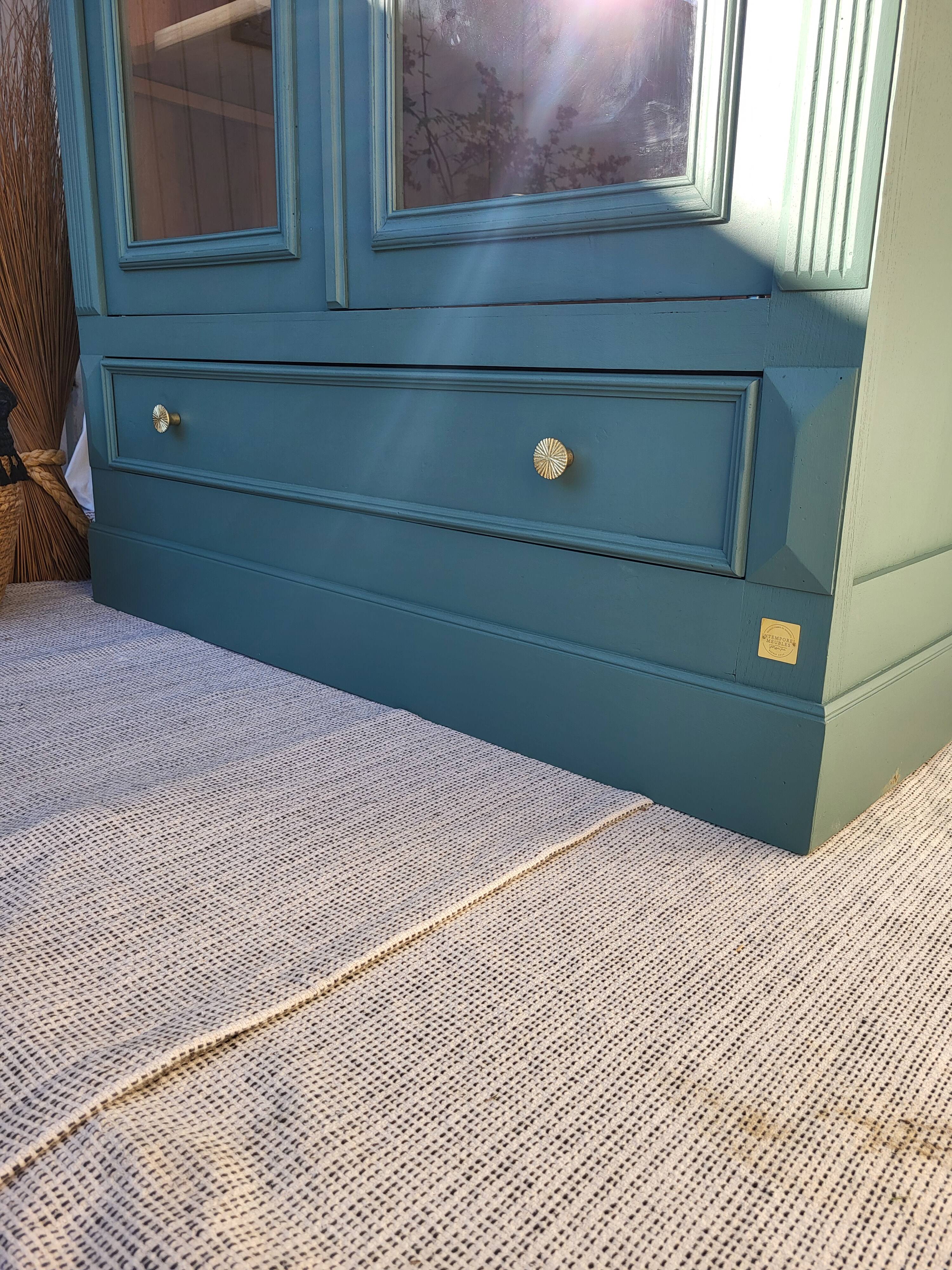 2 glass door dresser
