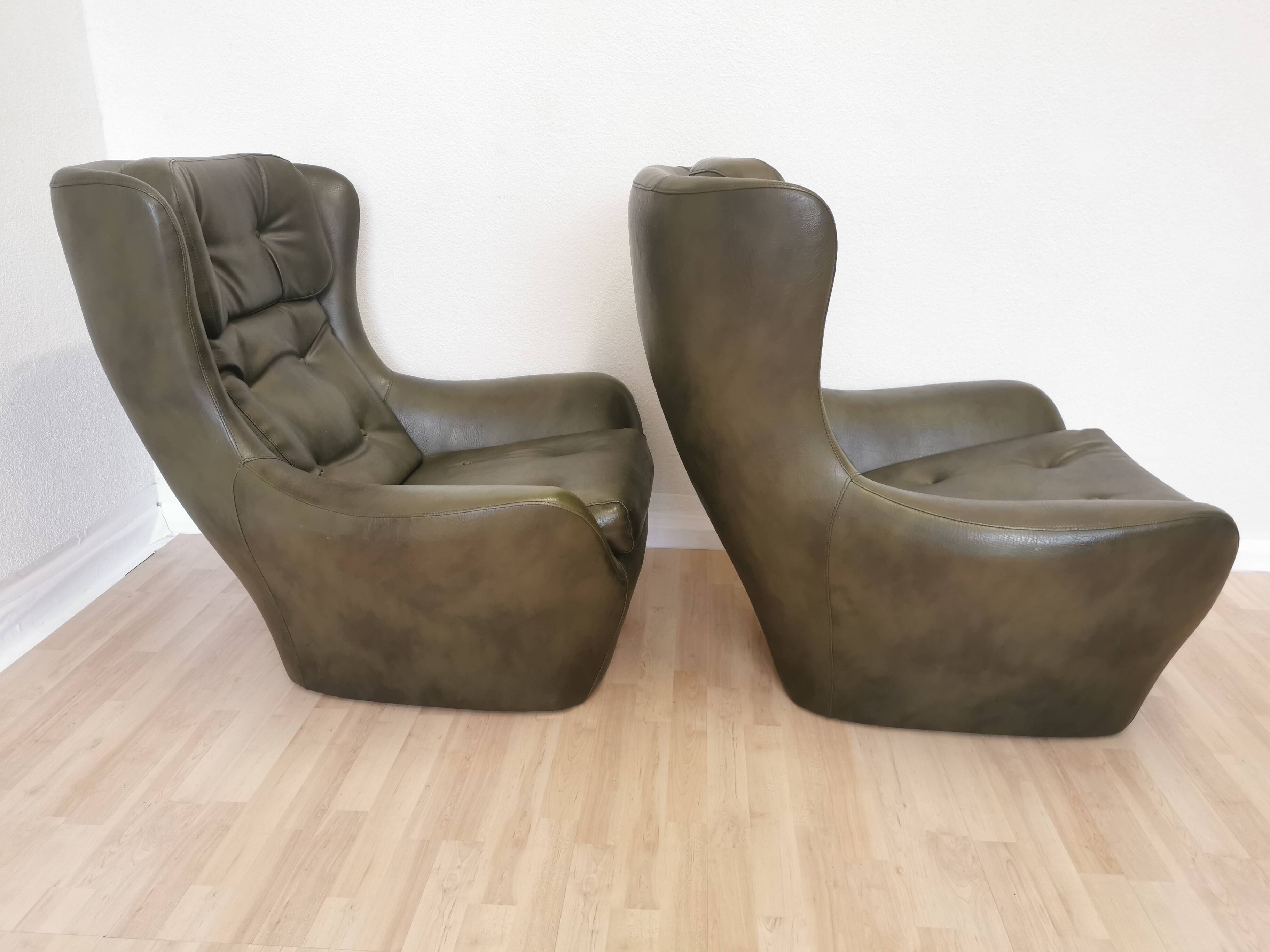 Vintage Dark Green Leather Lounge Armchair: 1970s Scandinavian Style