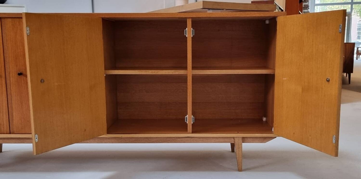 Buffet du milieu du siècle