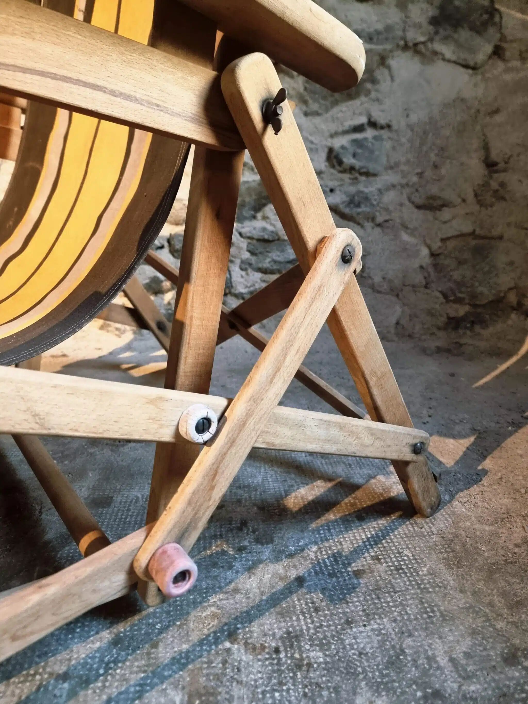 Vintage French folding lounge chair – 1950s/60s in beech with striped canvas, adjustable recliner