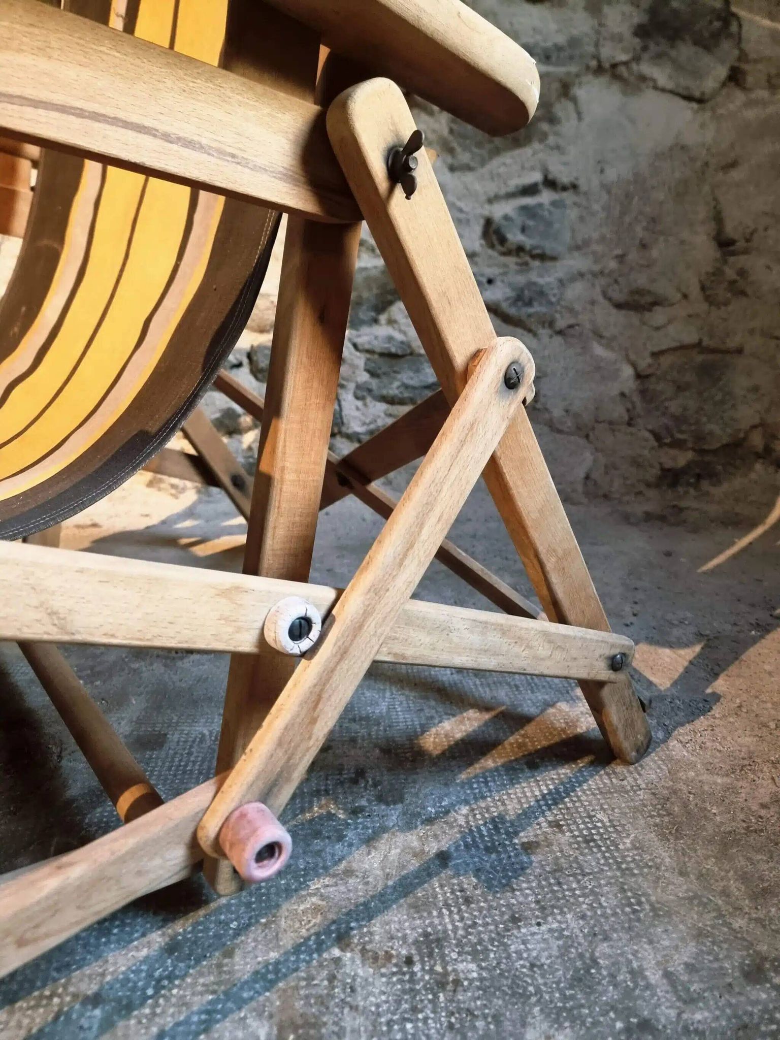 Vintage French folding lounge chair – 1950s/60s in beech with striped canvas, adjustable recliner
