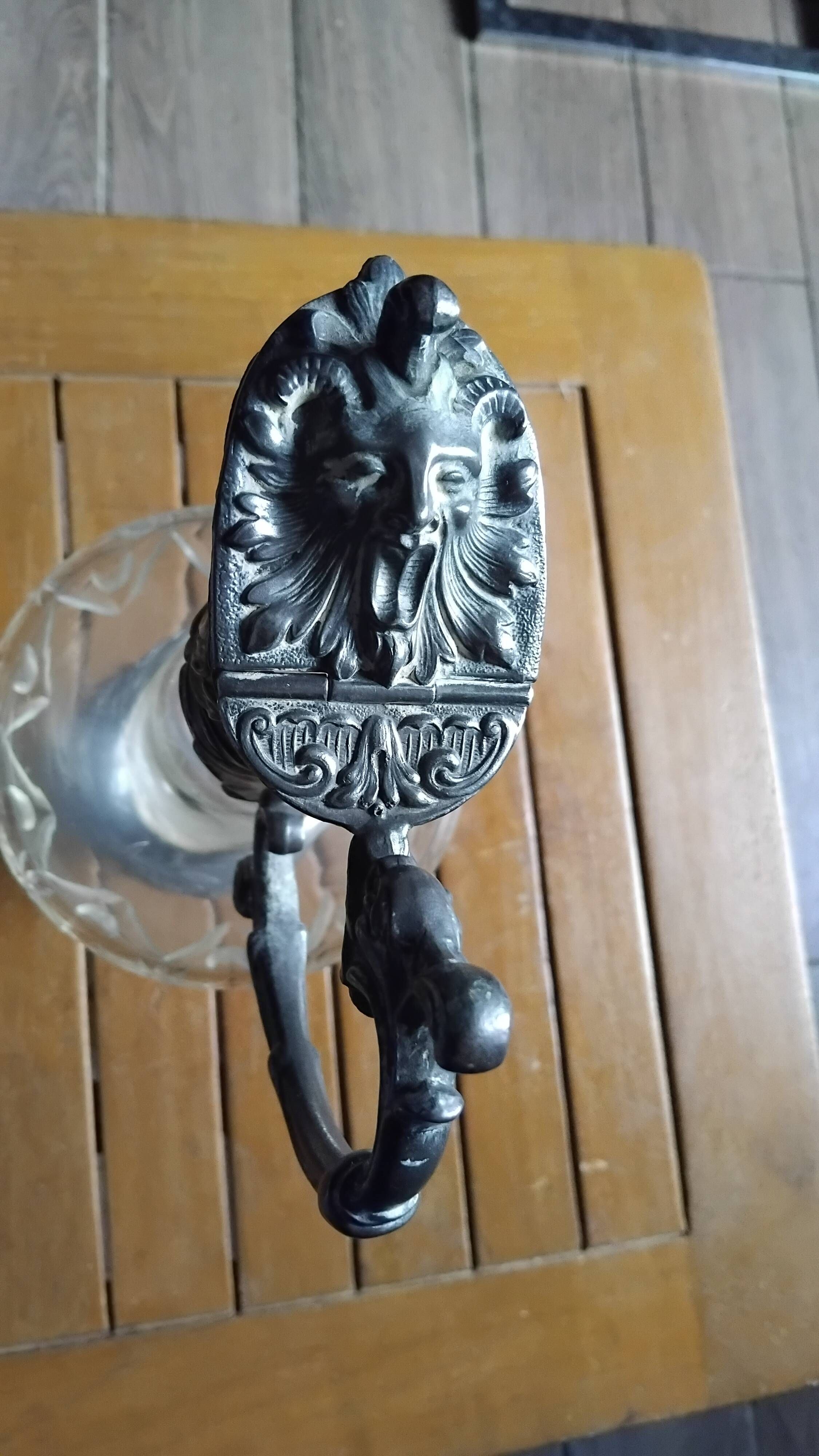 Carafe aiguière très ancienne ciselée et étain
