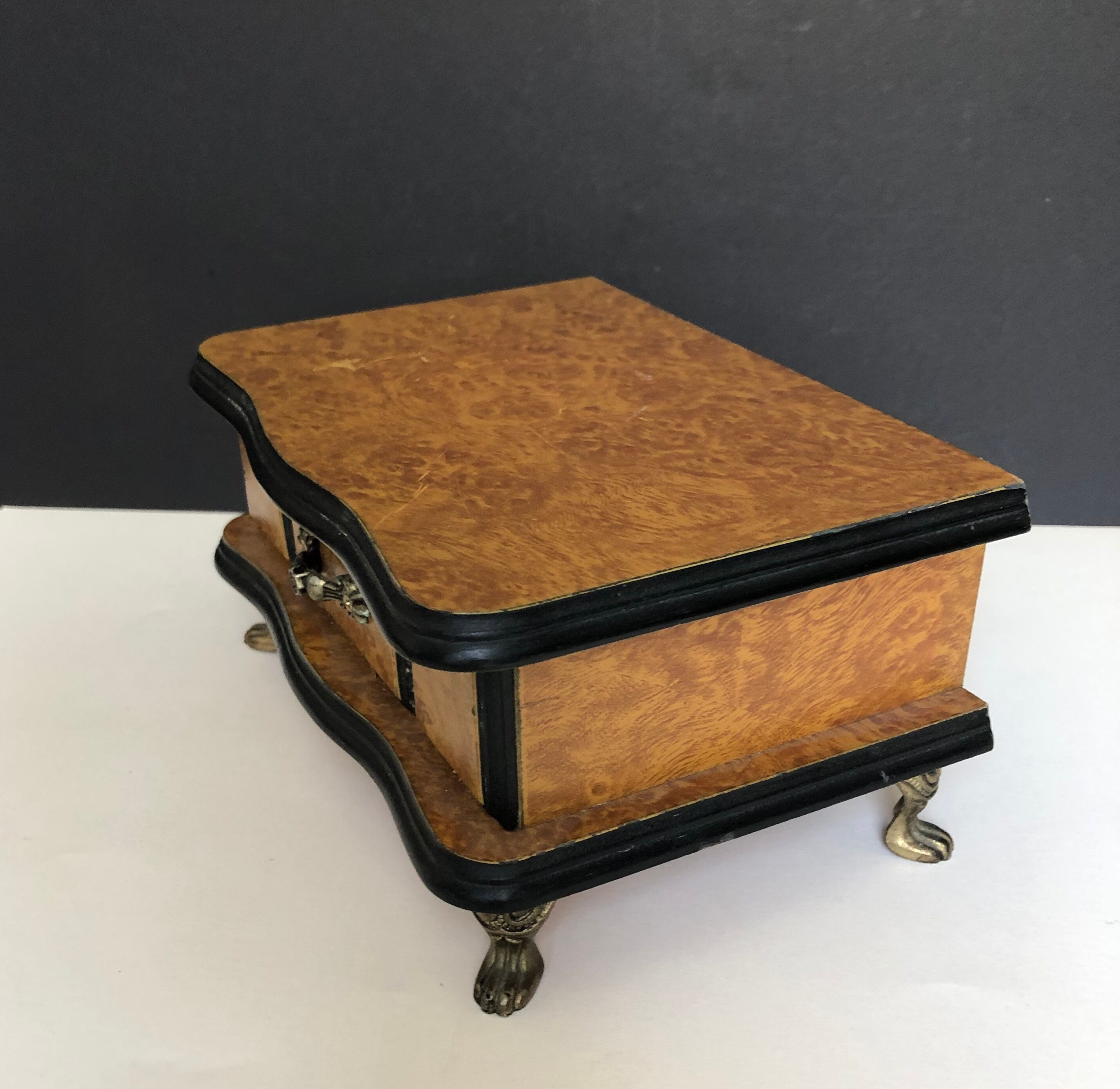 Jewelry box