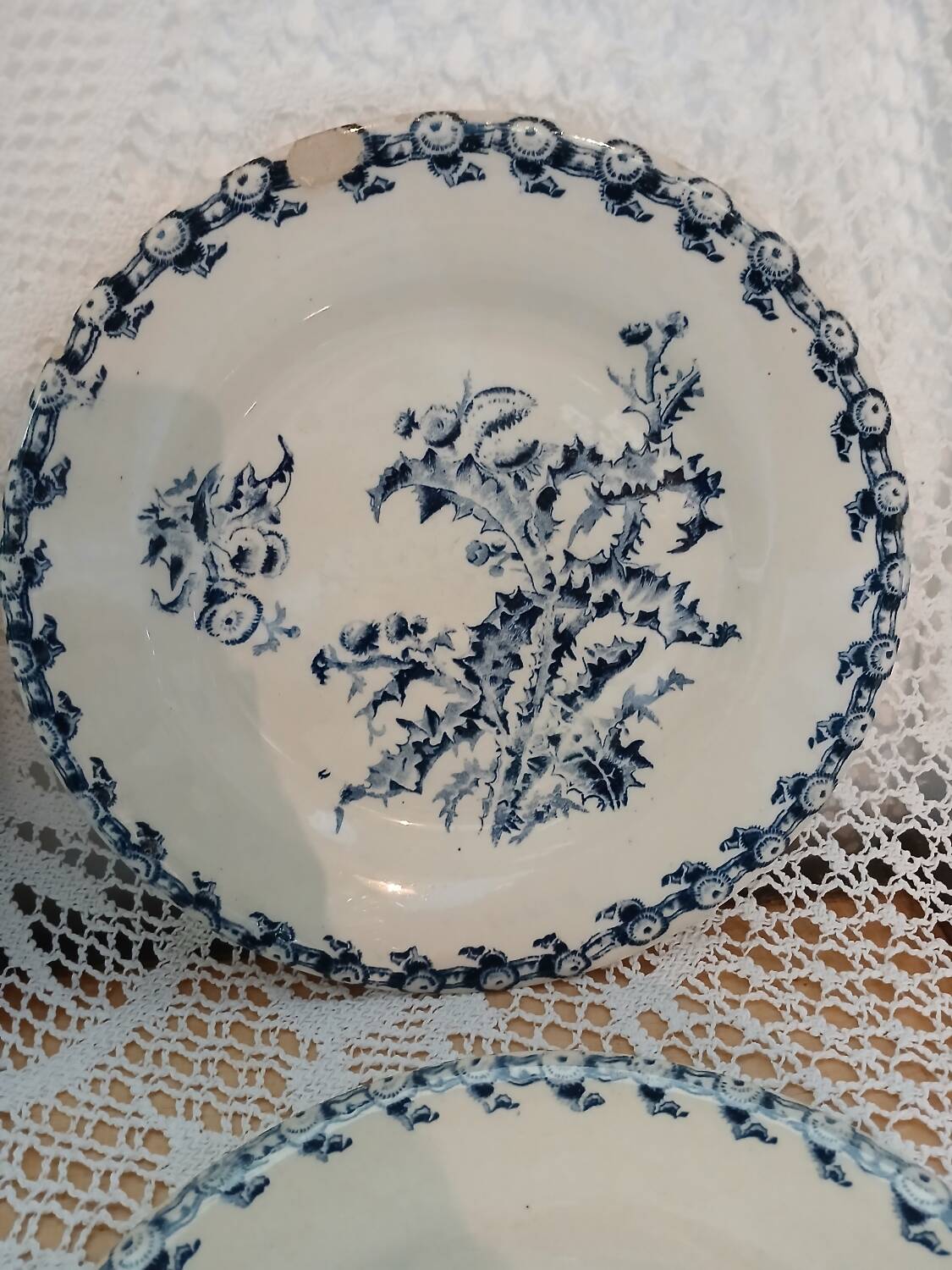 4 flat plates "thistles" from gien
