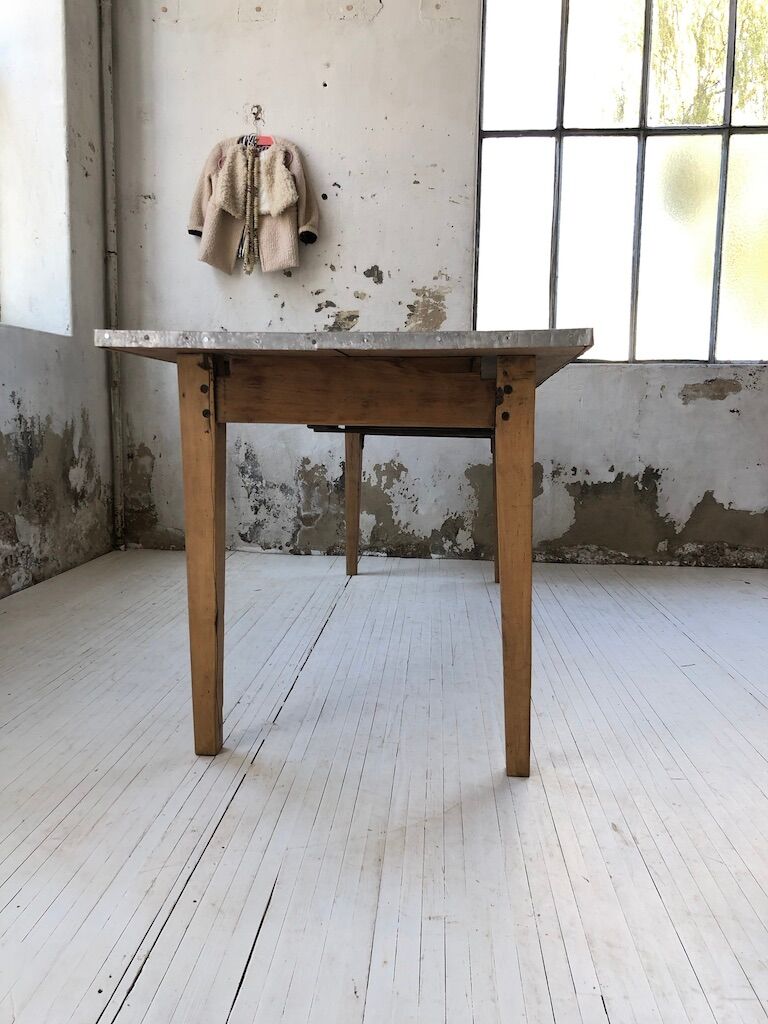 Old farm table with 225 cm extension cords