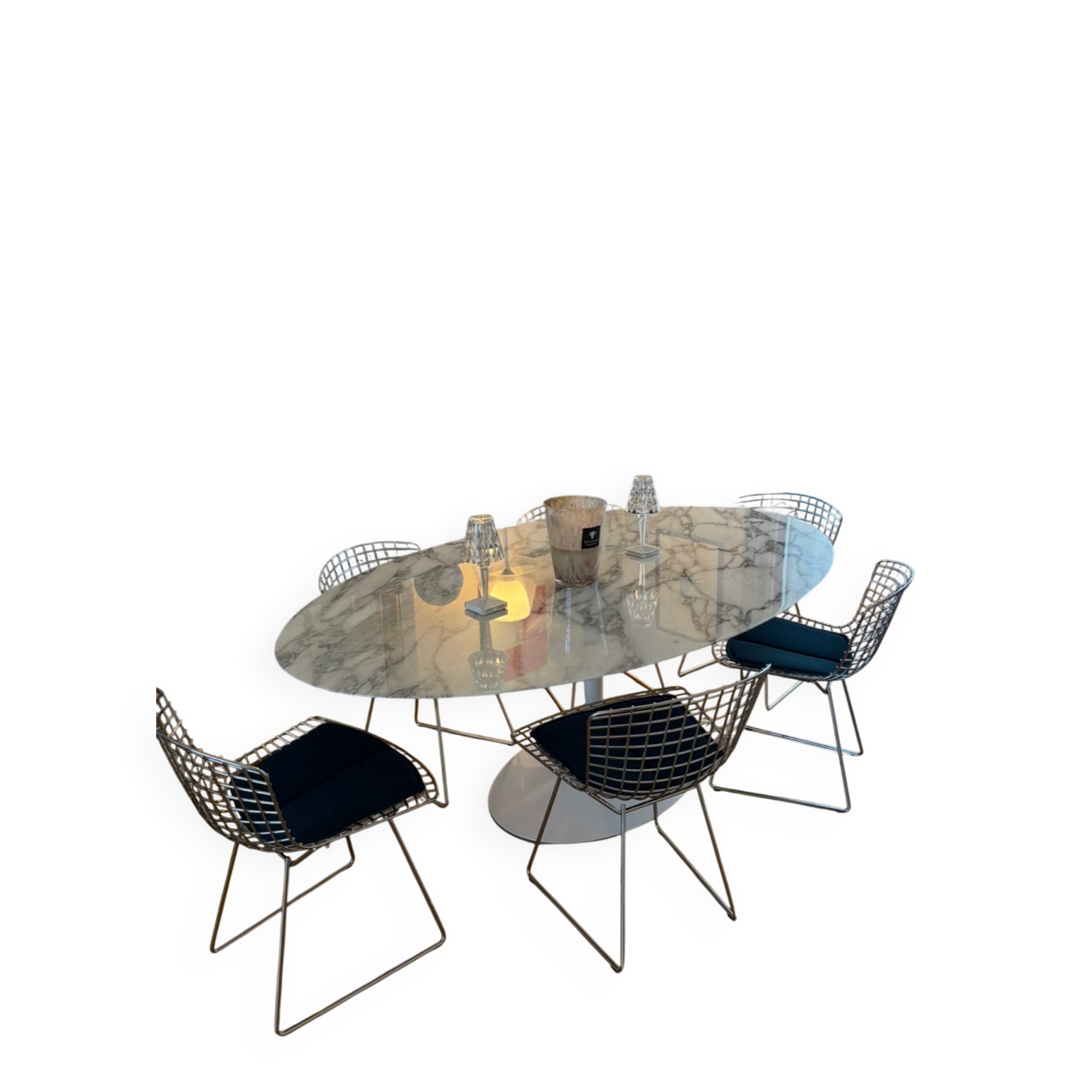 Oval Knoll Saarinen table in Carrara marble
