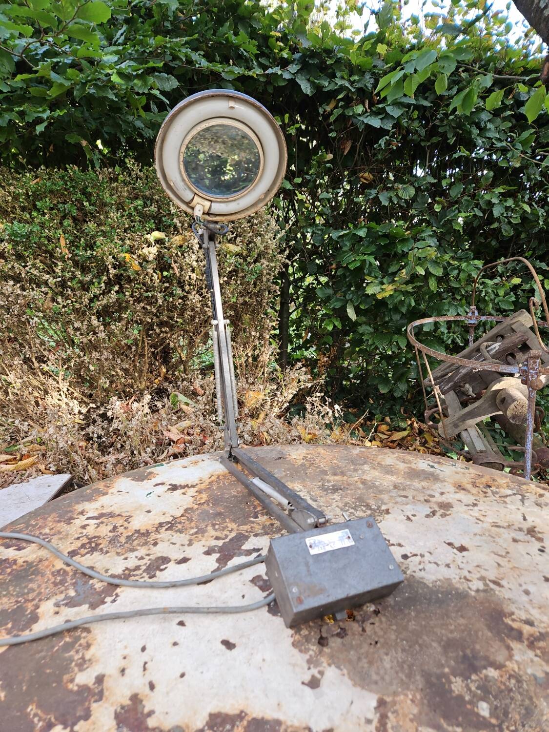 J.TOULEMONDE industrial design workshop magnifying lamp