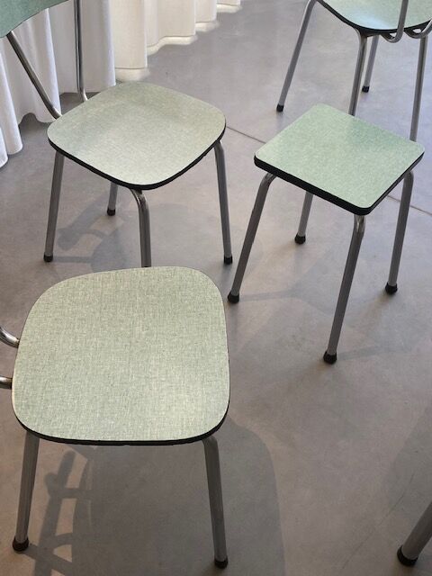 Table formica extensions 150 cm with 4 seats