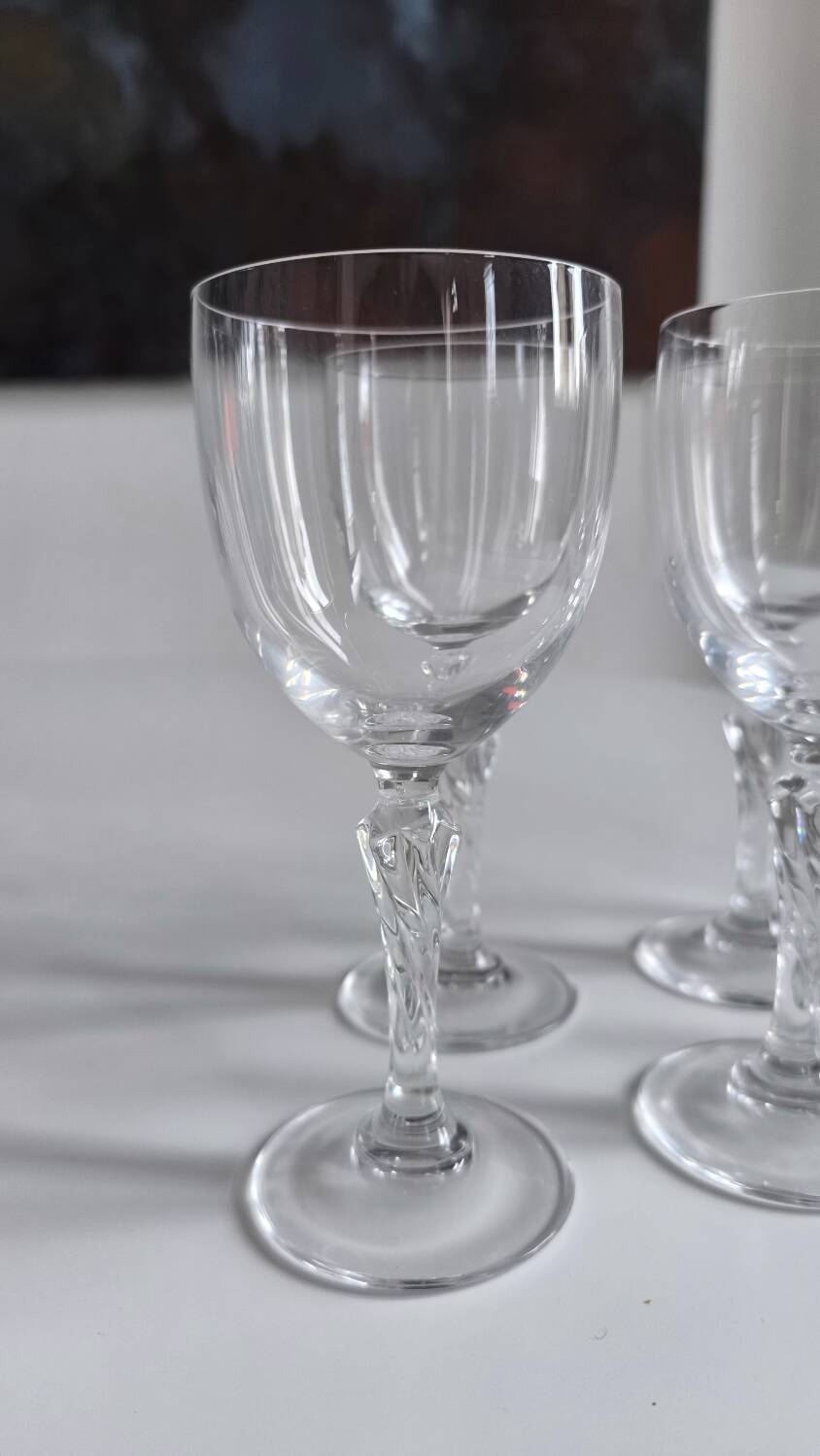 Set of 8 chiseled glass wine glasses