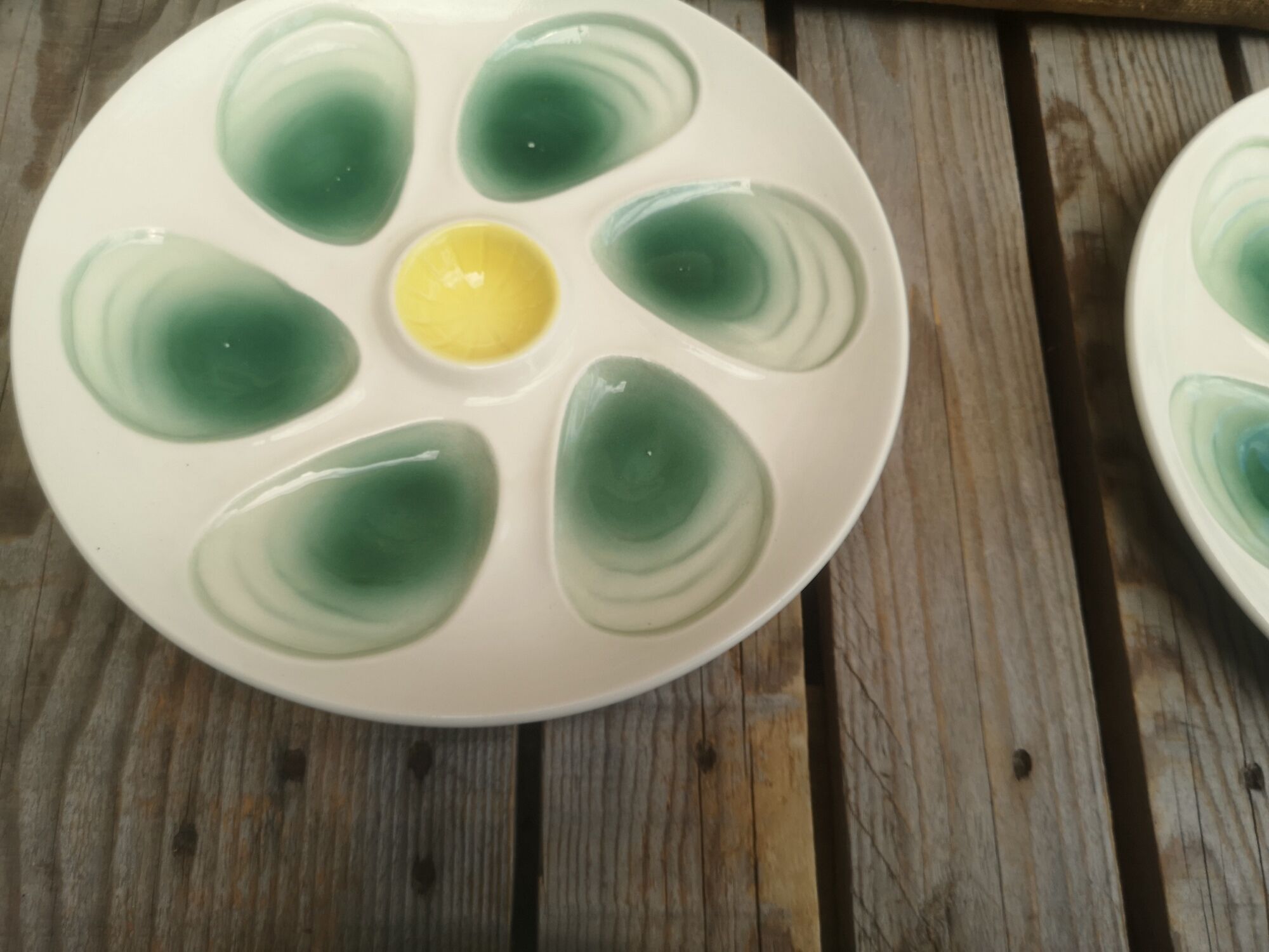 Set of 4 plates with oysters yellow and green salins décor