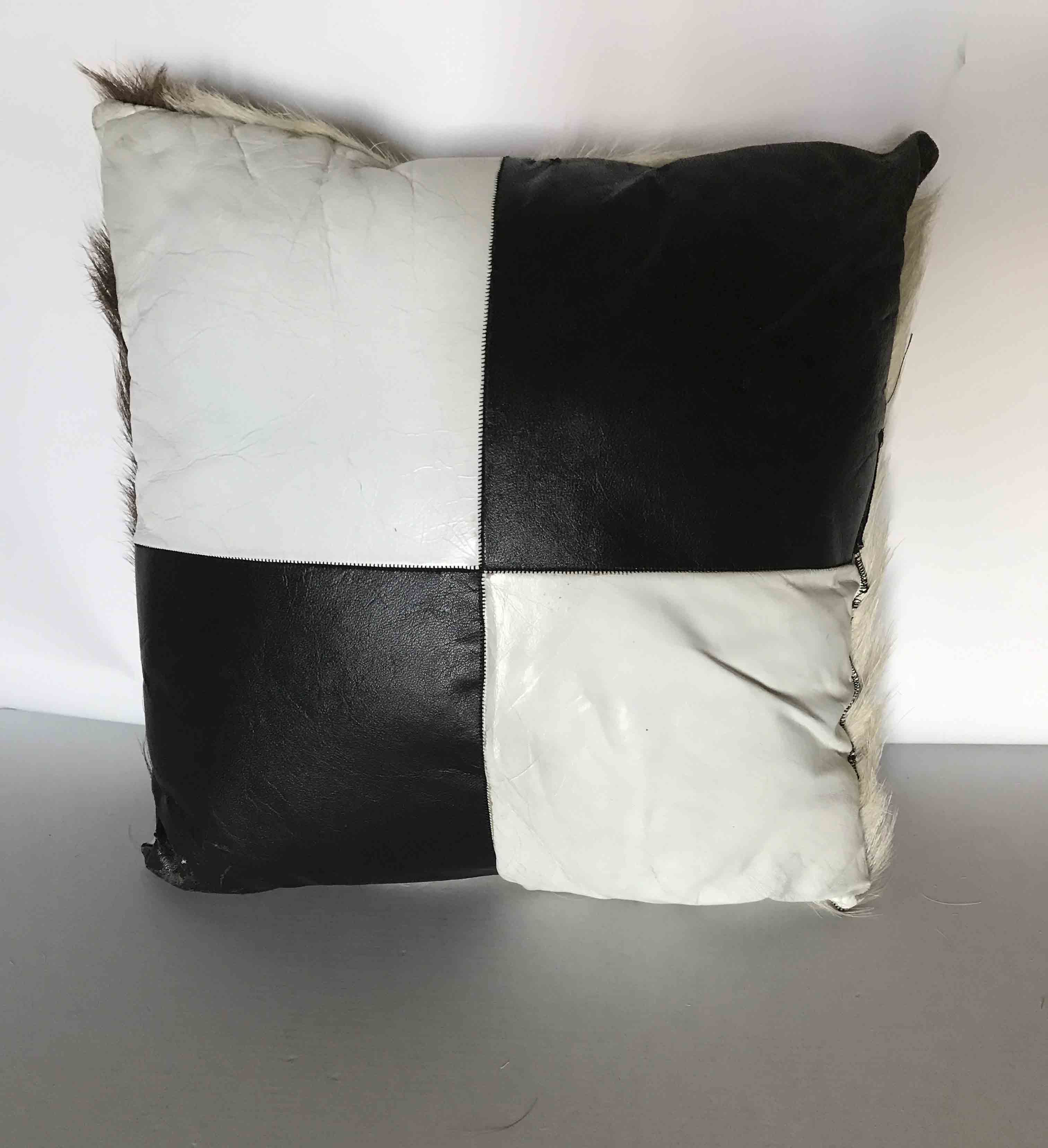 Coussin en cuir et peau 36x36cm