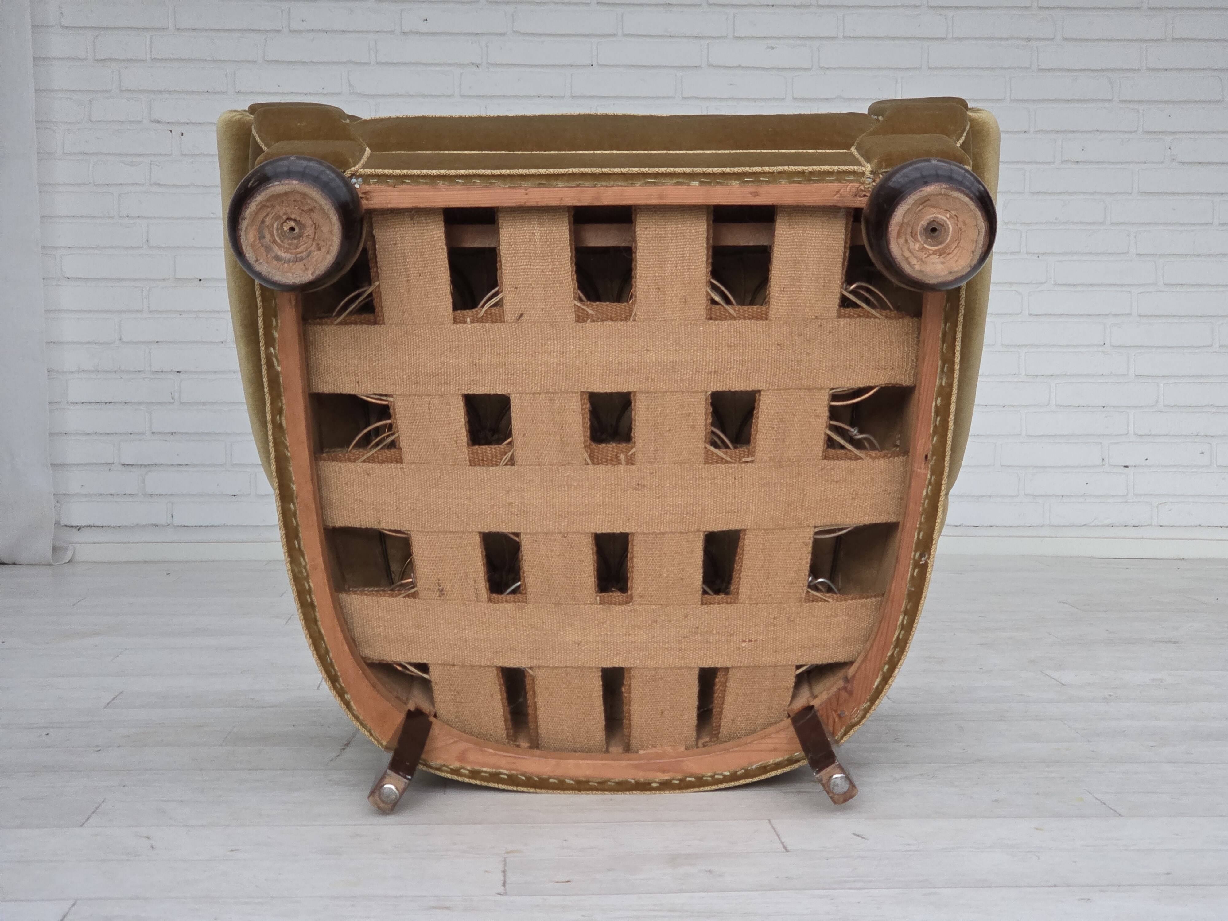 Fauteuil danois en velours vert clair et chêne, années 1960