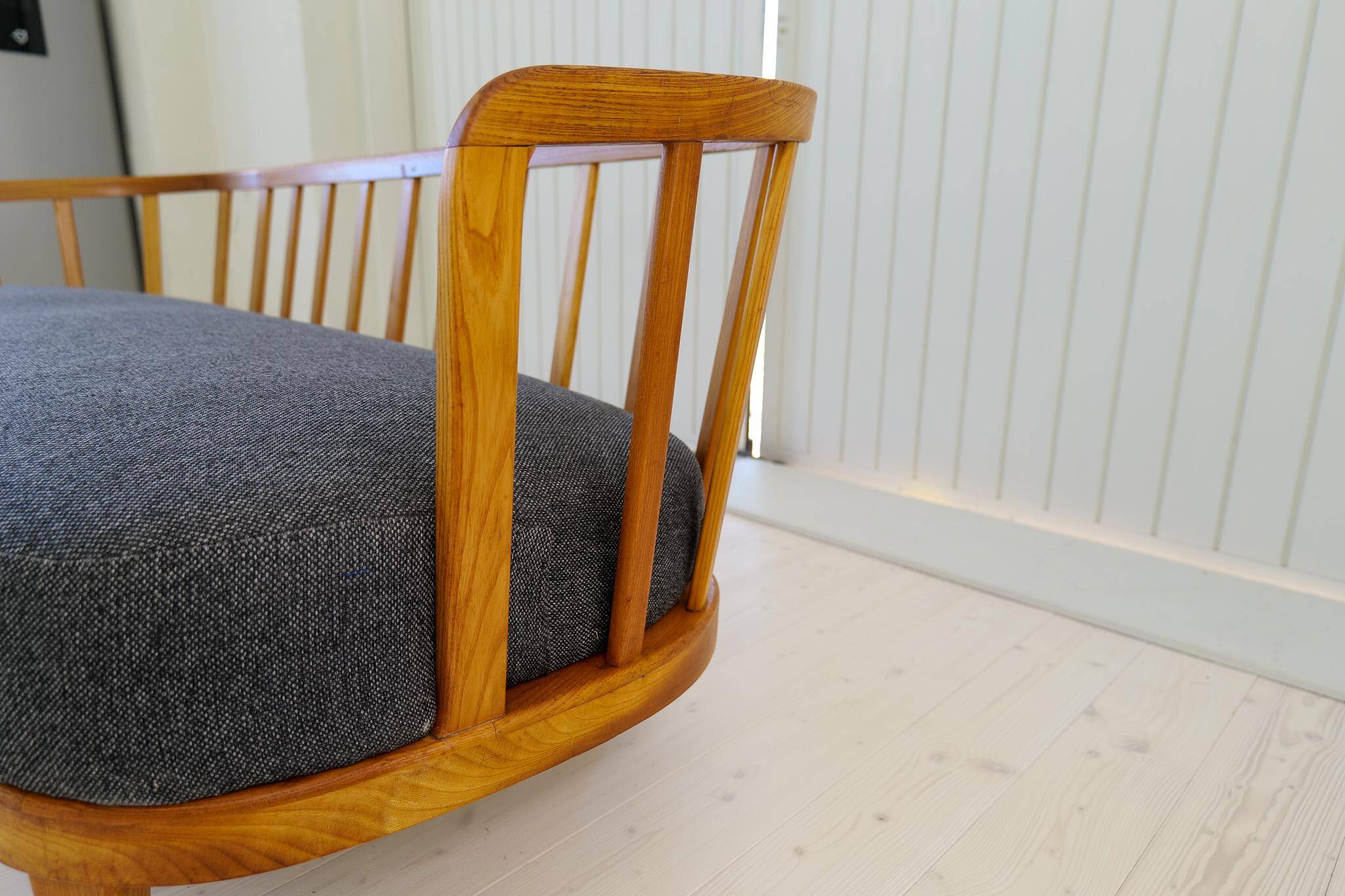 Mid-Century Modern Sculptural Canapé Model "Värend" Carl Malmsten, 1942