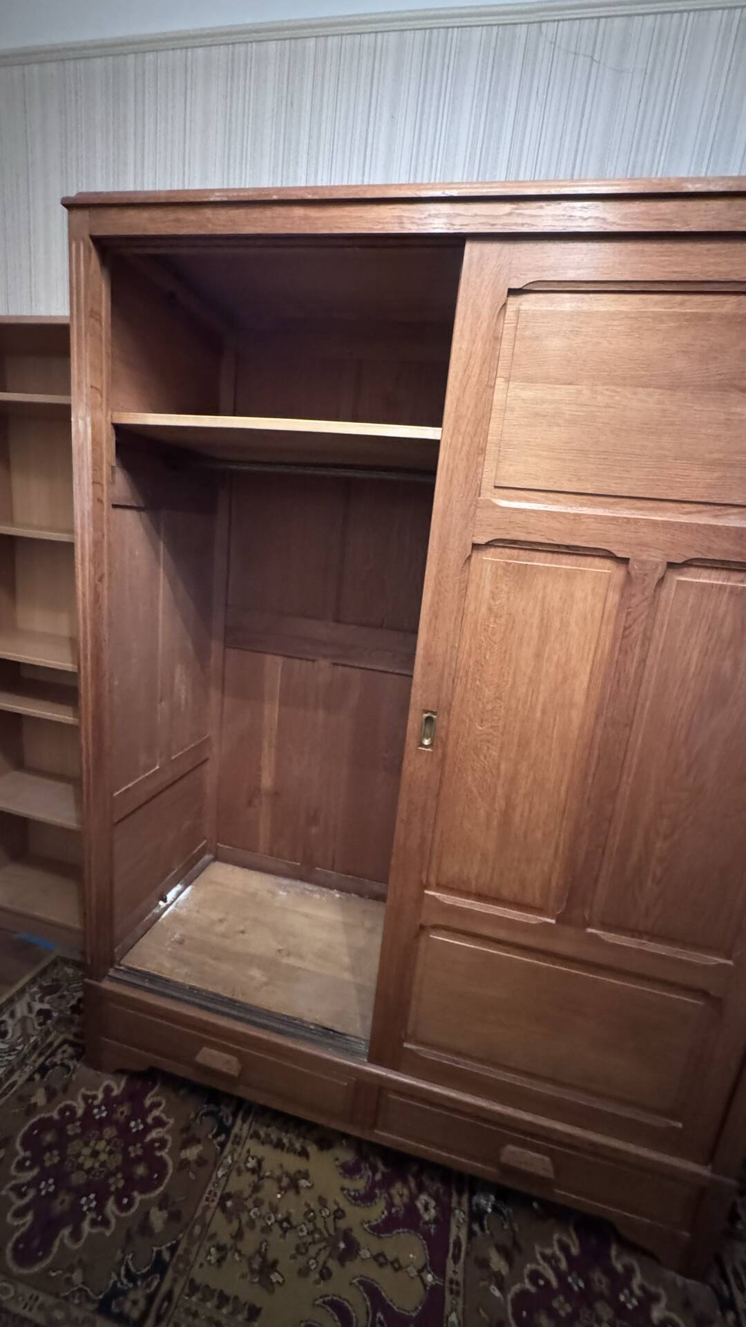 Large solid oak wardrobe – 2 sliding doors – 2