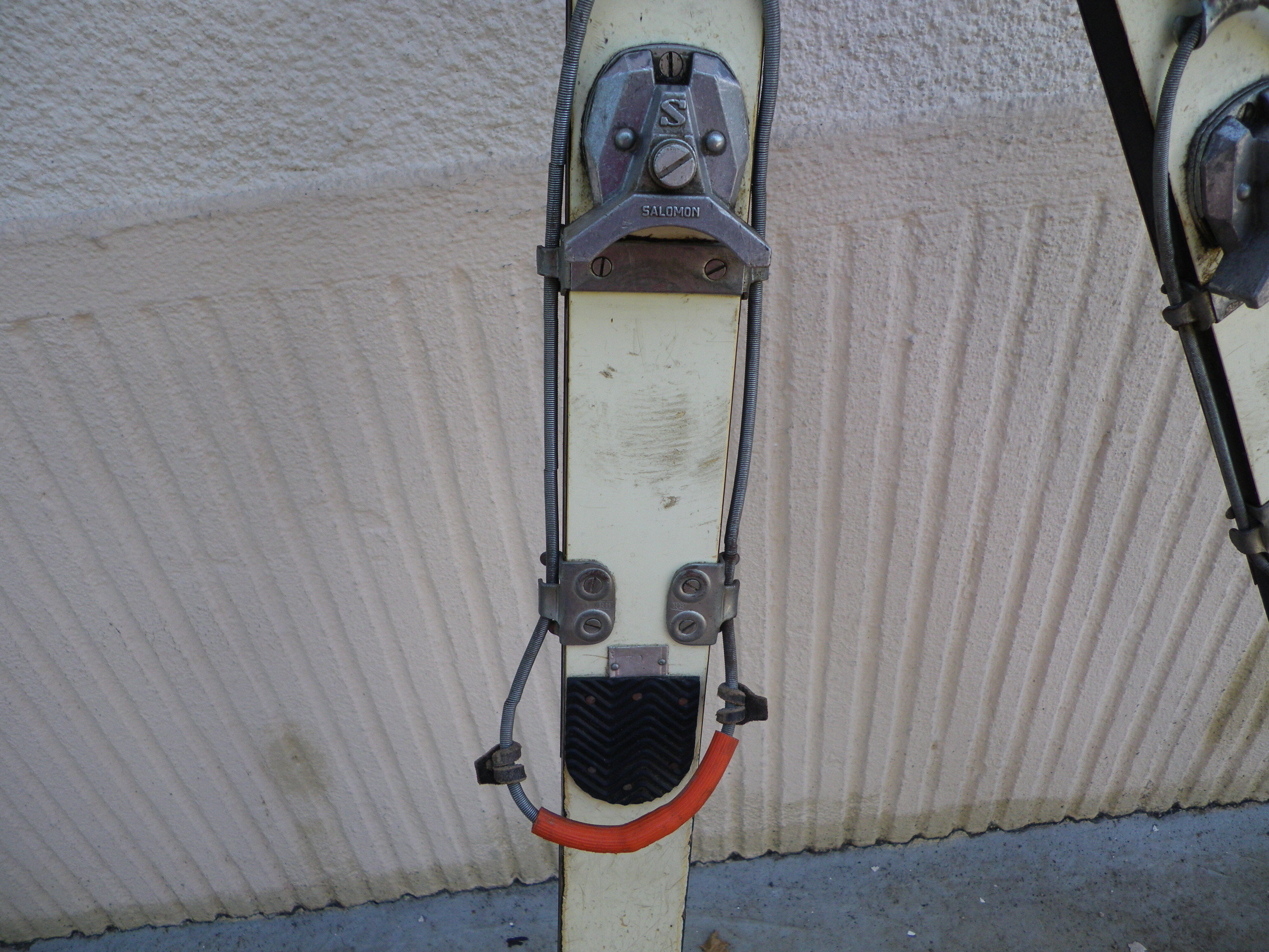 Vintage pair of wooden skis from the 1960s - Cabanon