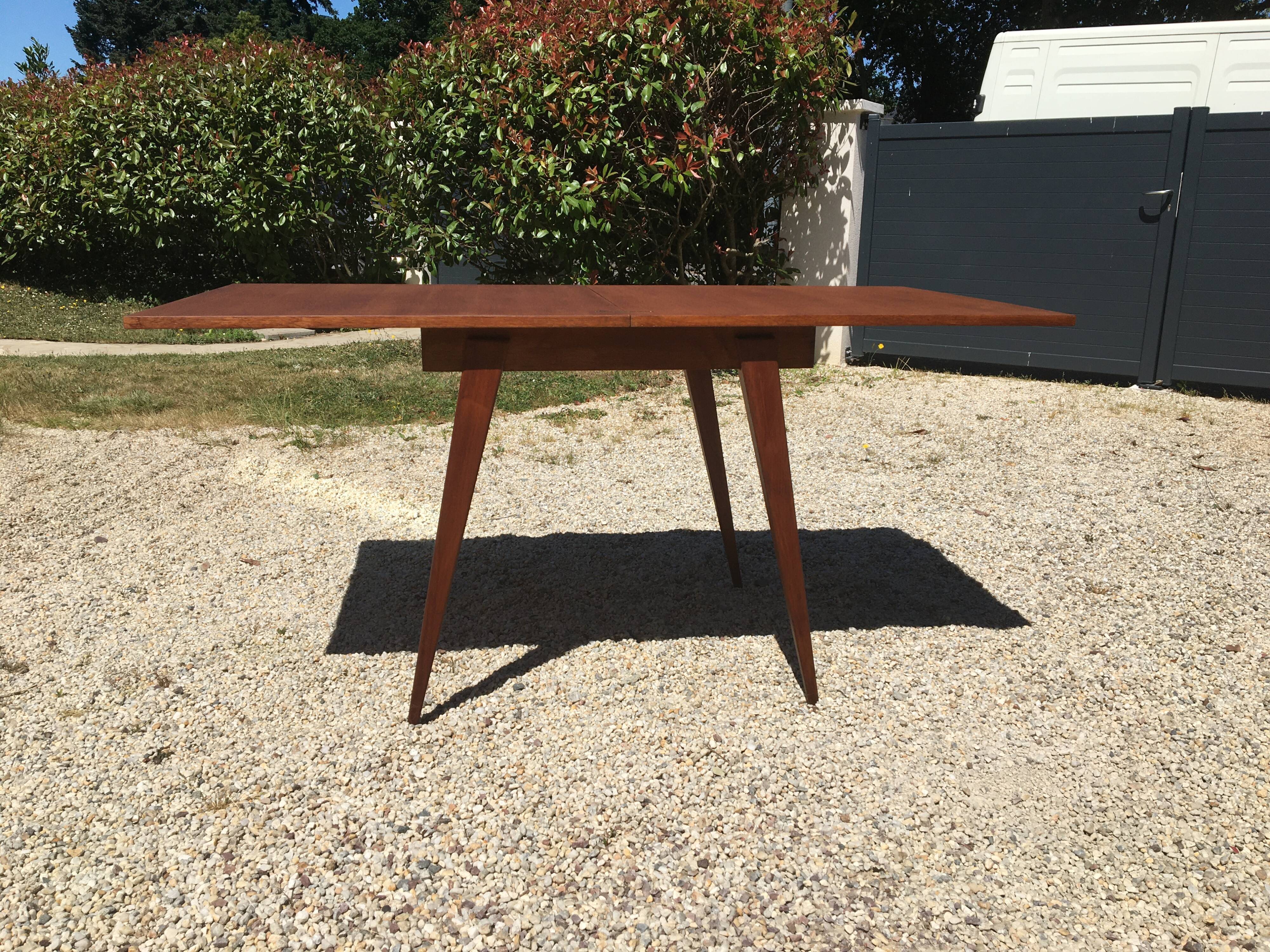 Folding table