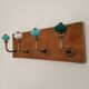 Porte-manteau mural STYLE vintage – patères métal et boutons turquoises